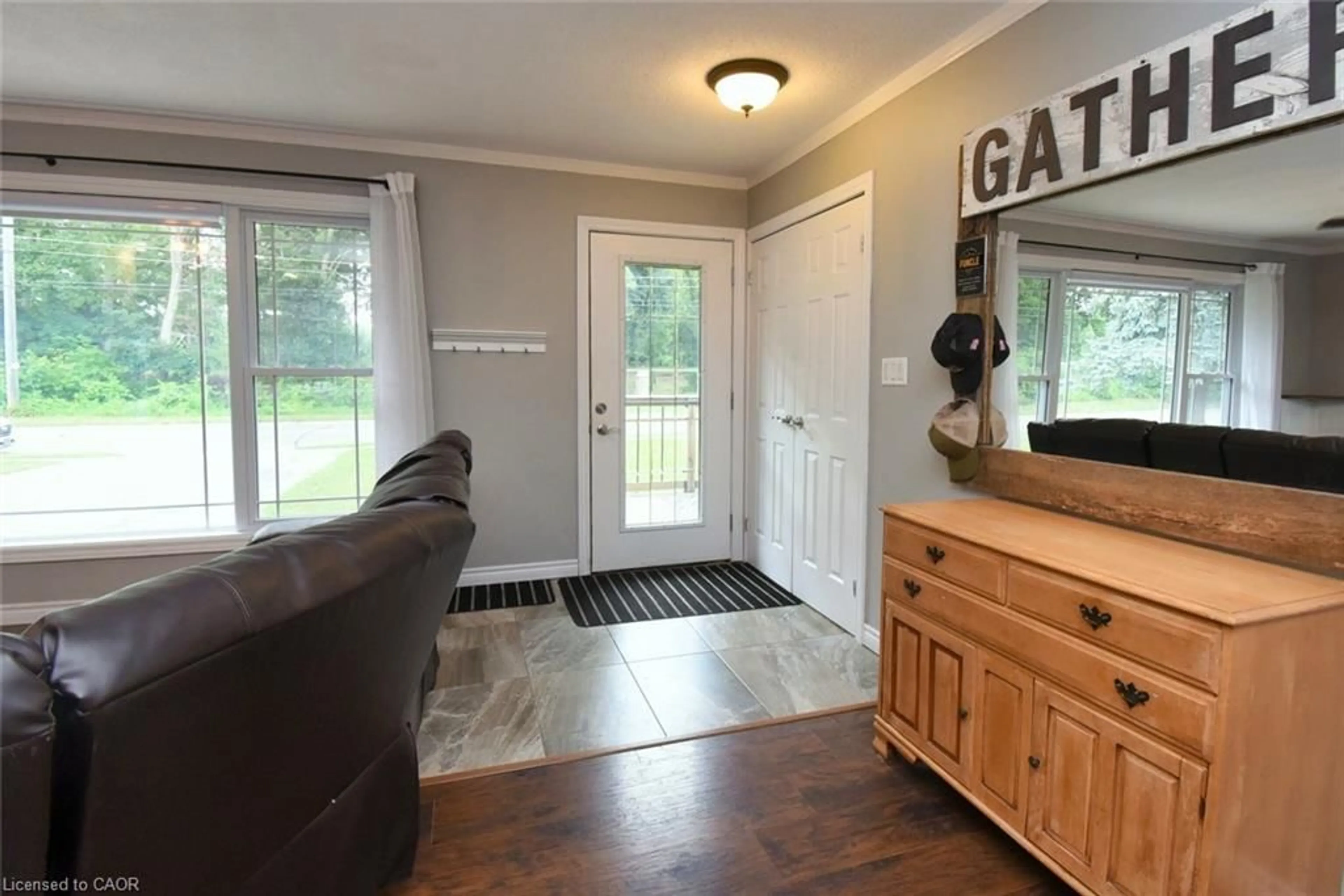 Indoor entryway for 144 Victoria St, Simcoe Ontario N3Y 1L8