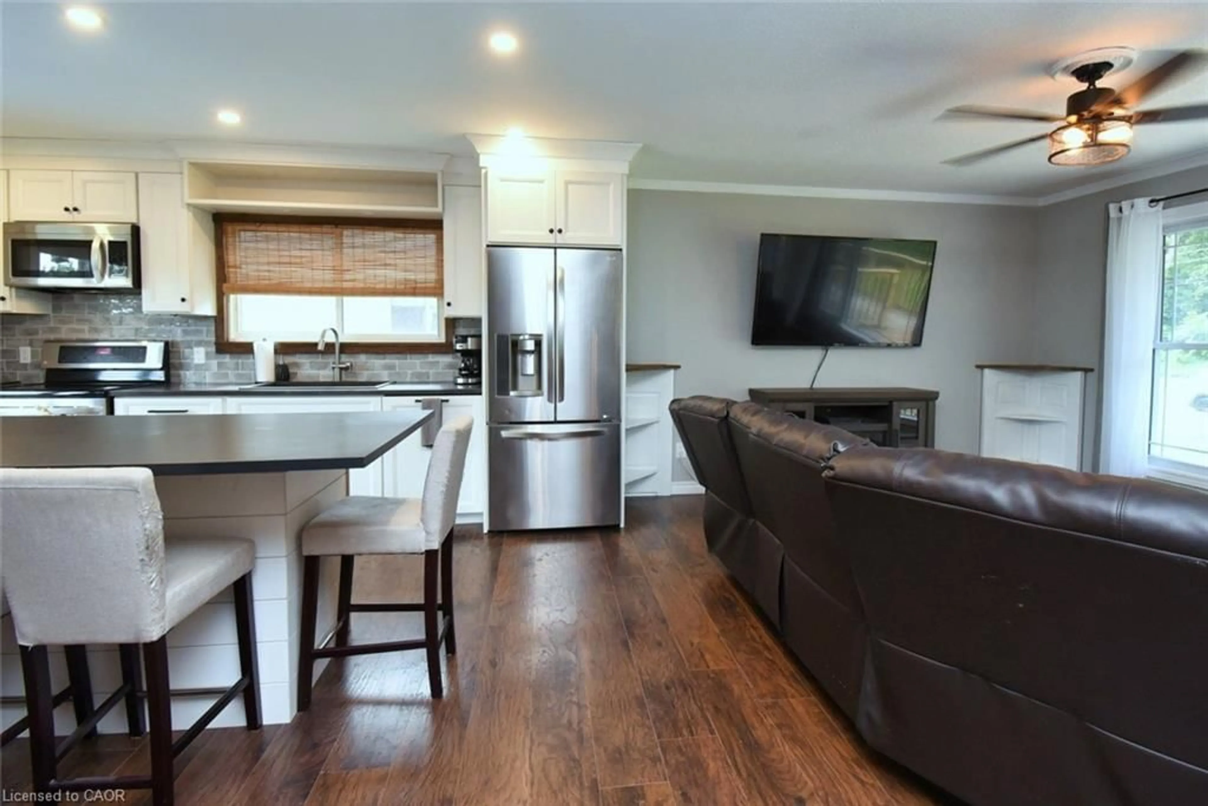 Open concept kitchen, wood/laminate floor for 144 Victoria St, Simcoe Ontario N3Y 1L8