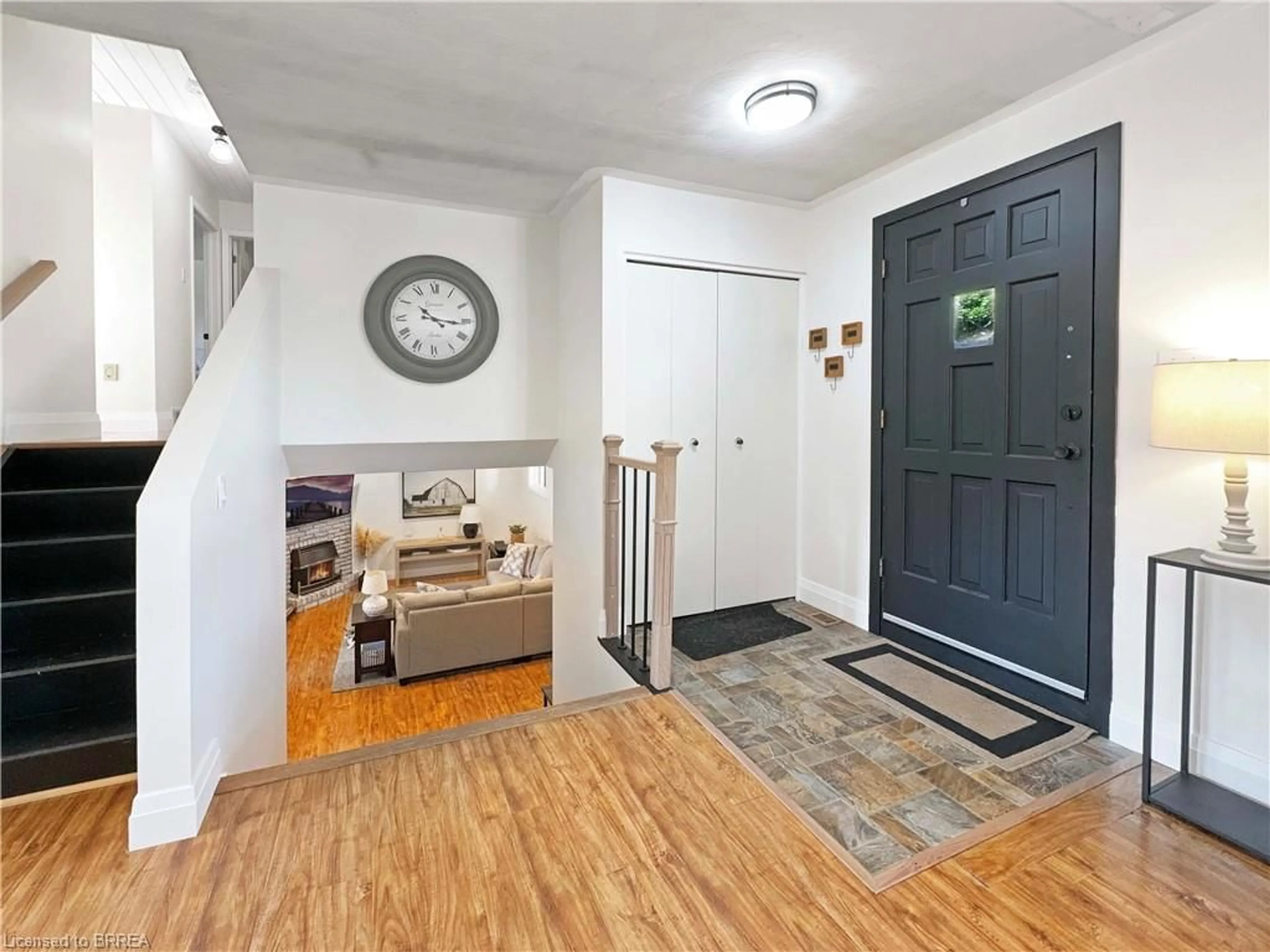 Indoor entryway for 9 Normandy Cir, Simcoe Ontario N3Y 4J6