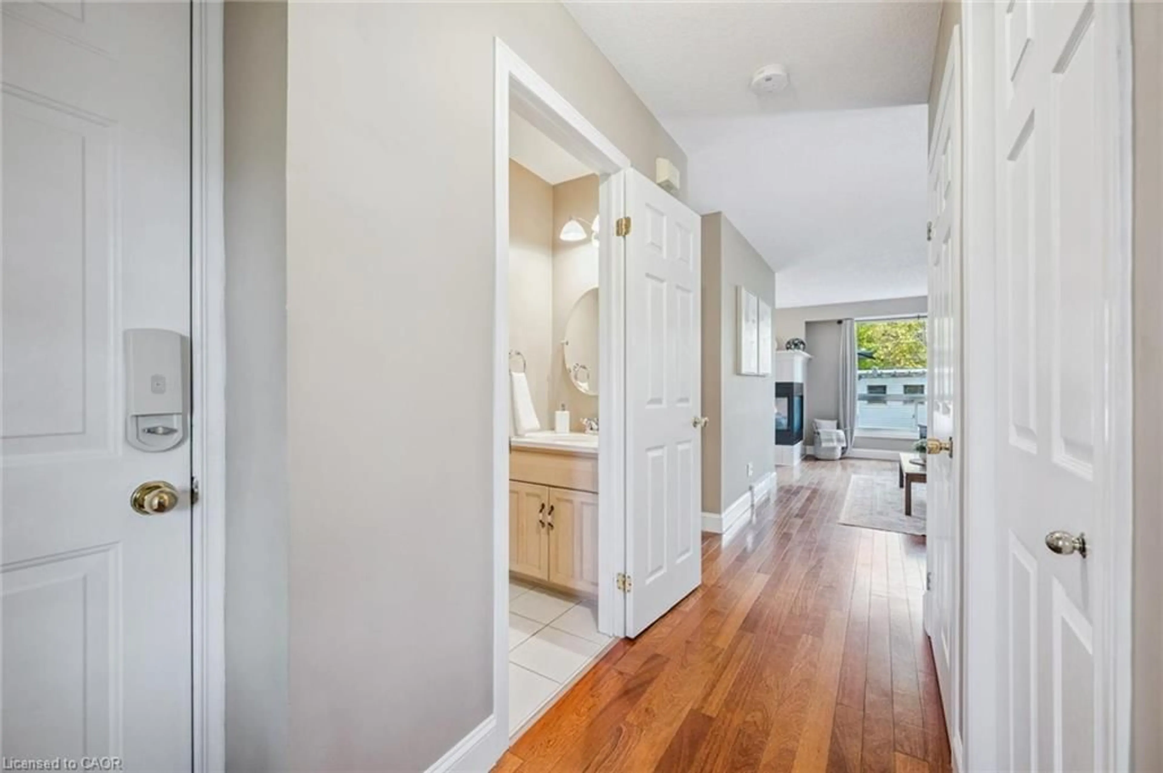 Indoor entryway for 690 Coldstream Dr, Waterloo Ontario N2V 2J1