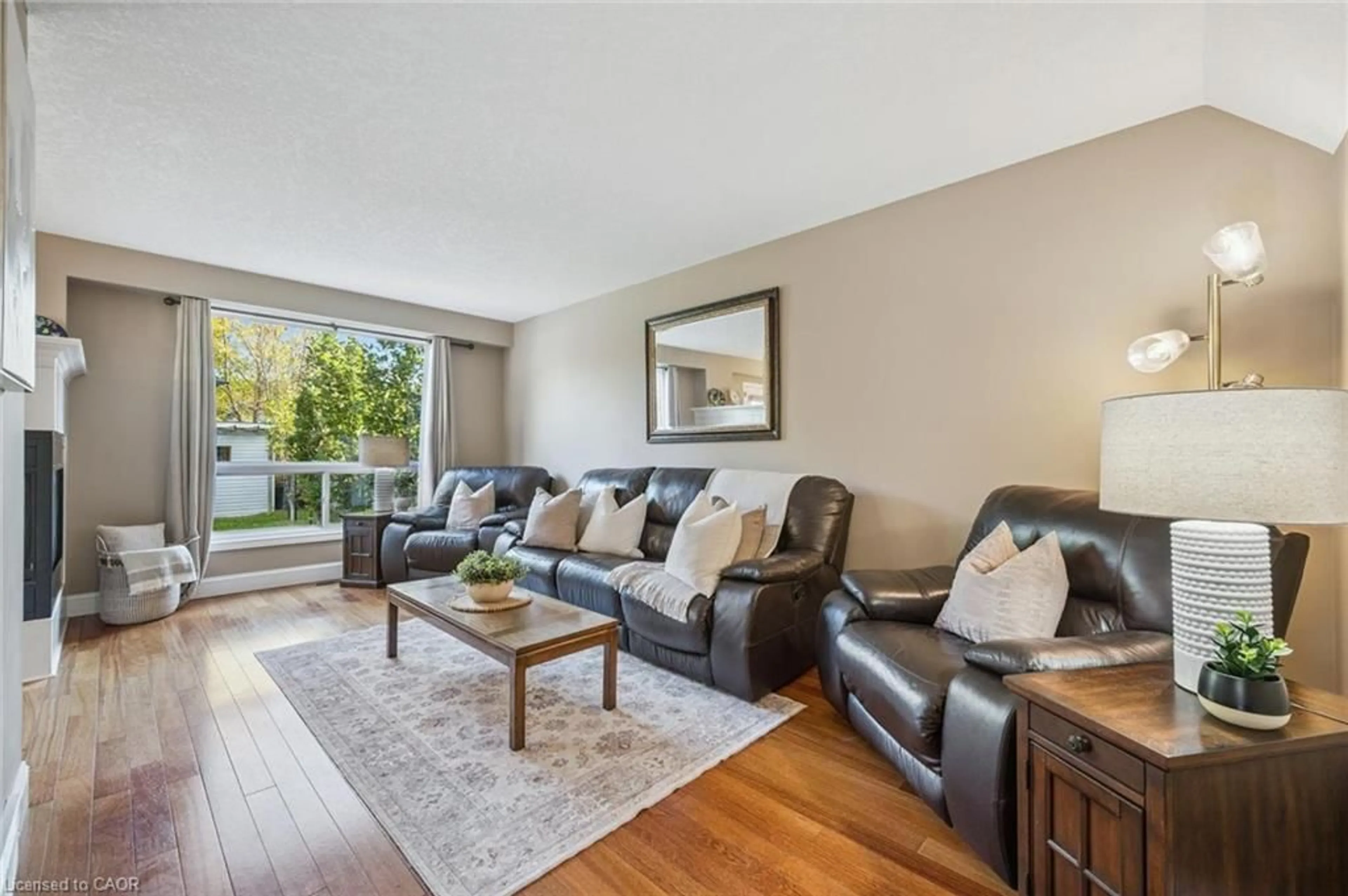 Living room with furniture, unknown for 690 Coldstream Dr, Waterloo Ontario N2V 2J1