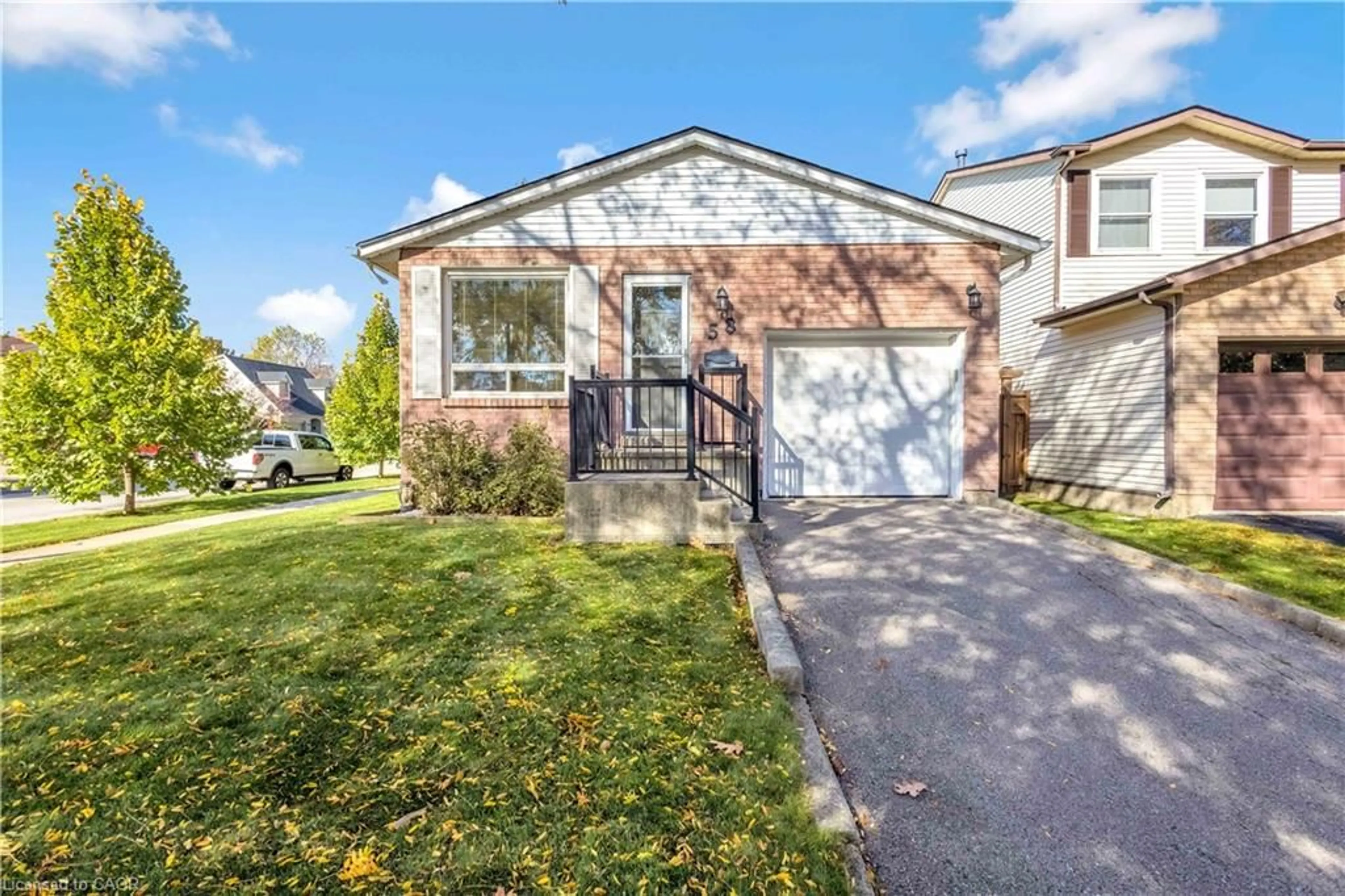 Home with vinyl exterior material, street for 58 Muscot Dr, Stoney Creek Ontario L8J 2B3