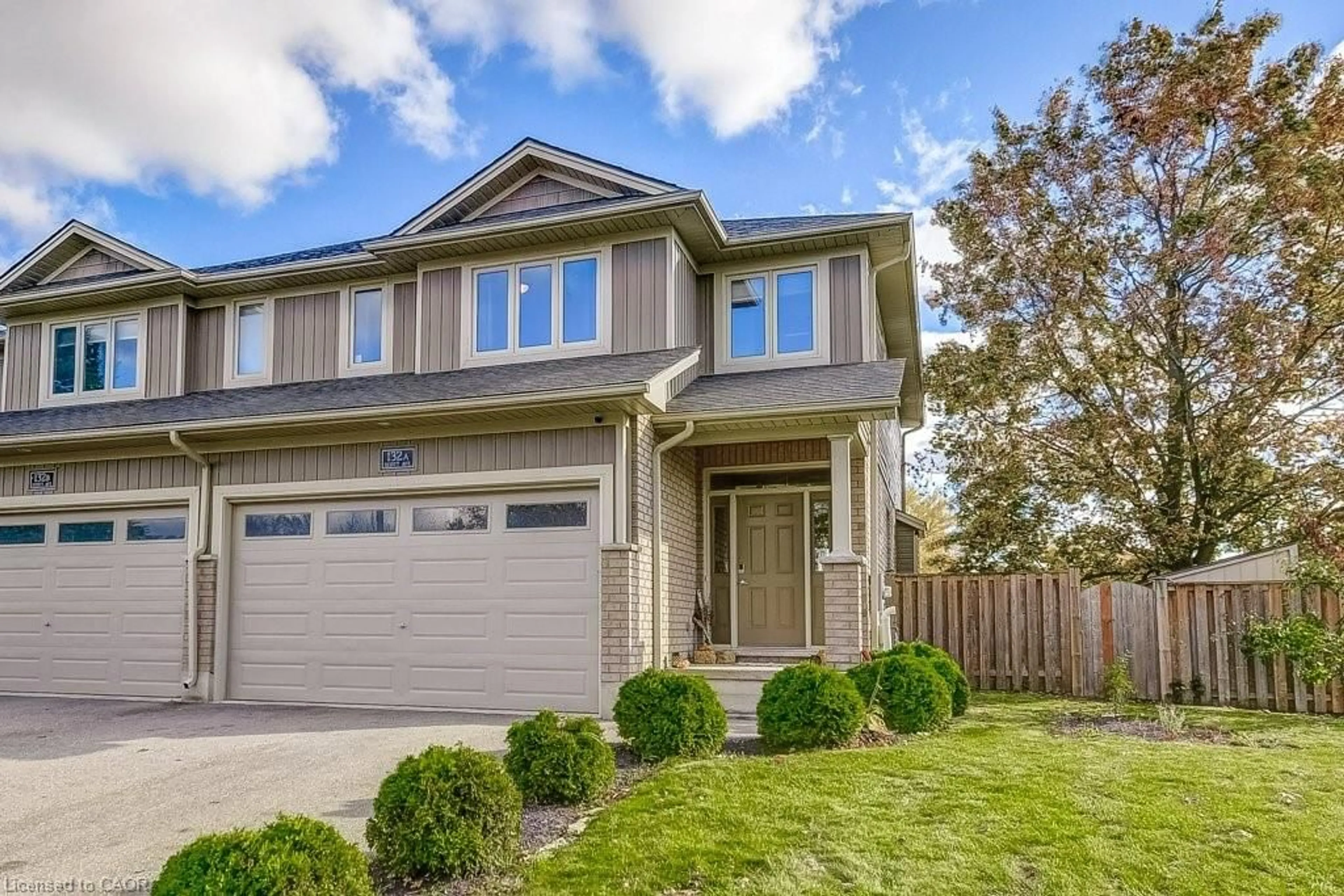 Home with vinyl exterior material, street for 132A Scott Ave, Paris Ontario N3L 0C9