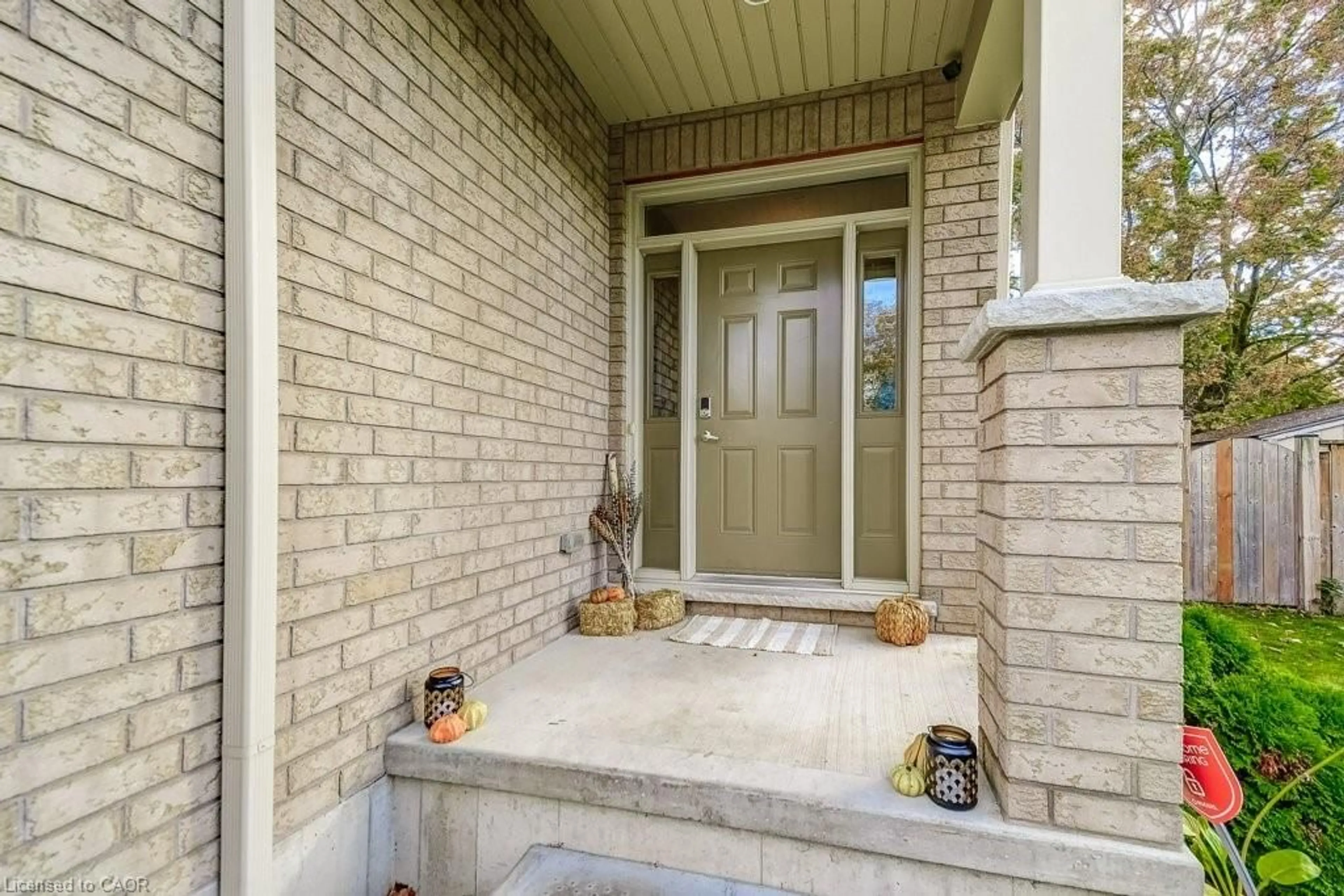 Indoor entryway for 132A Scott Ave, Paris Ontario N3L 0C9