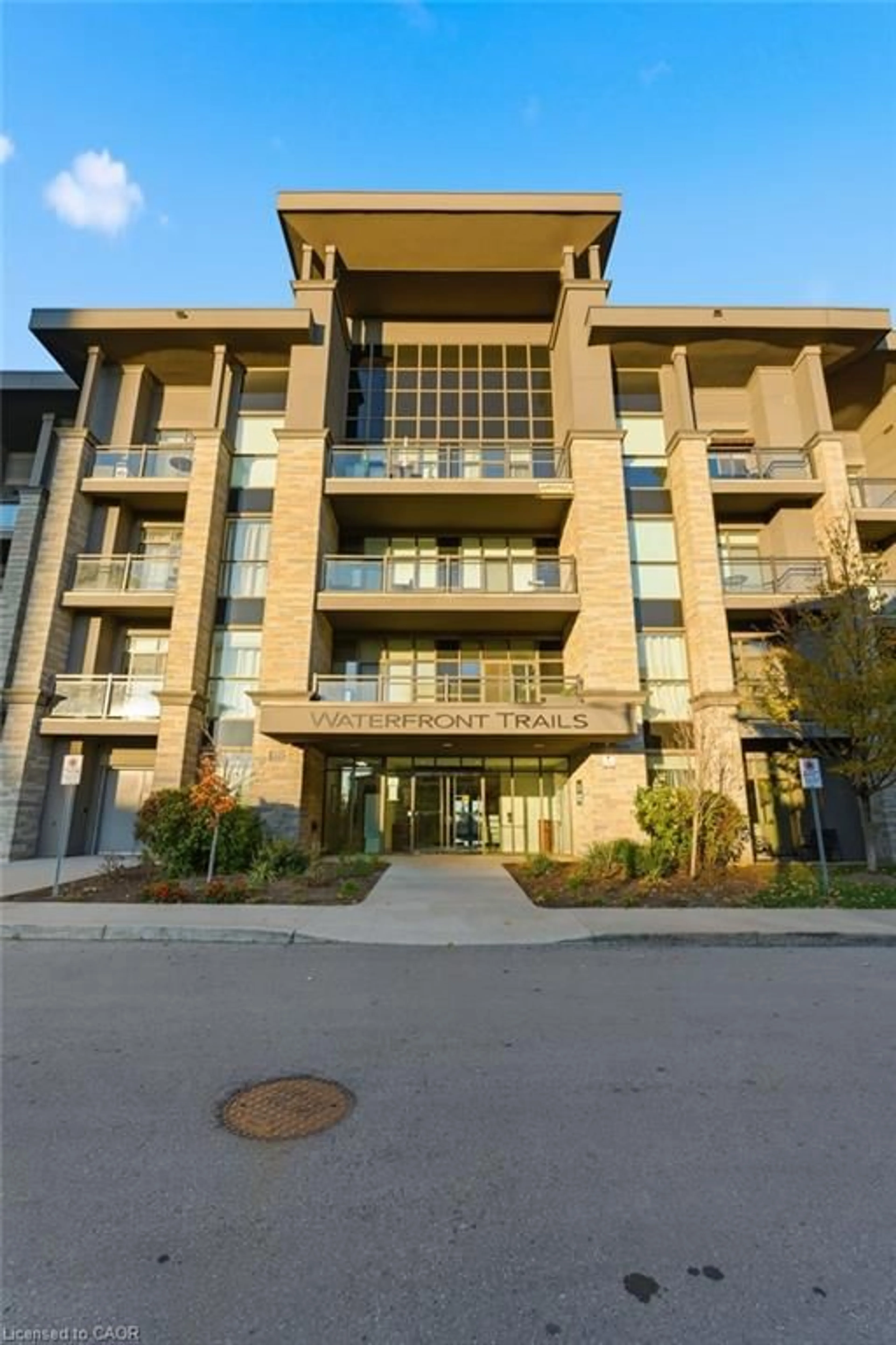 Indoor foyer for 35 Southshore Cres #228, Stoney Creek Ontario L8E 0J2