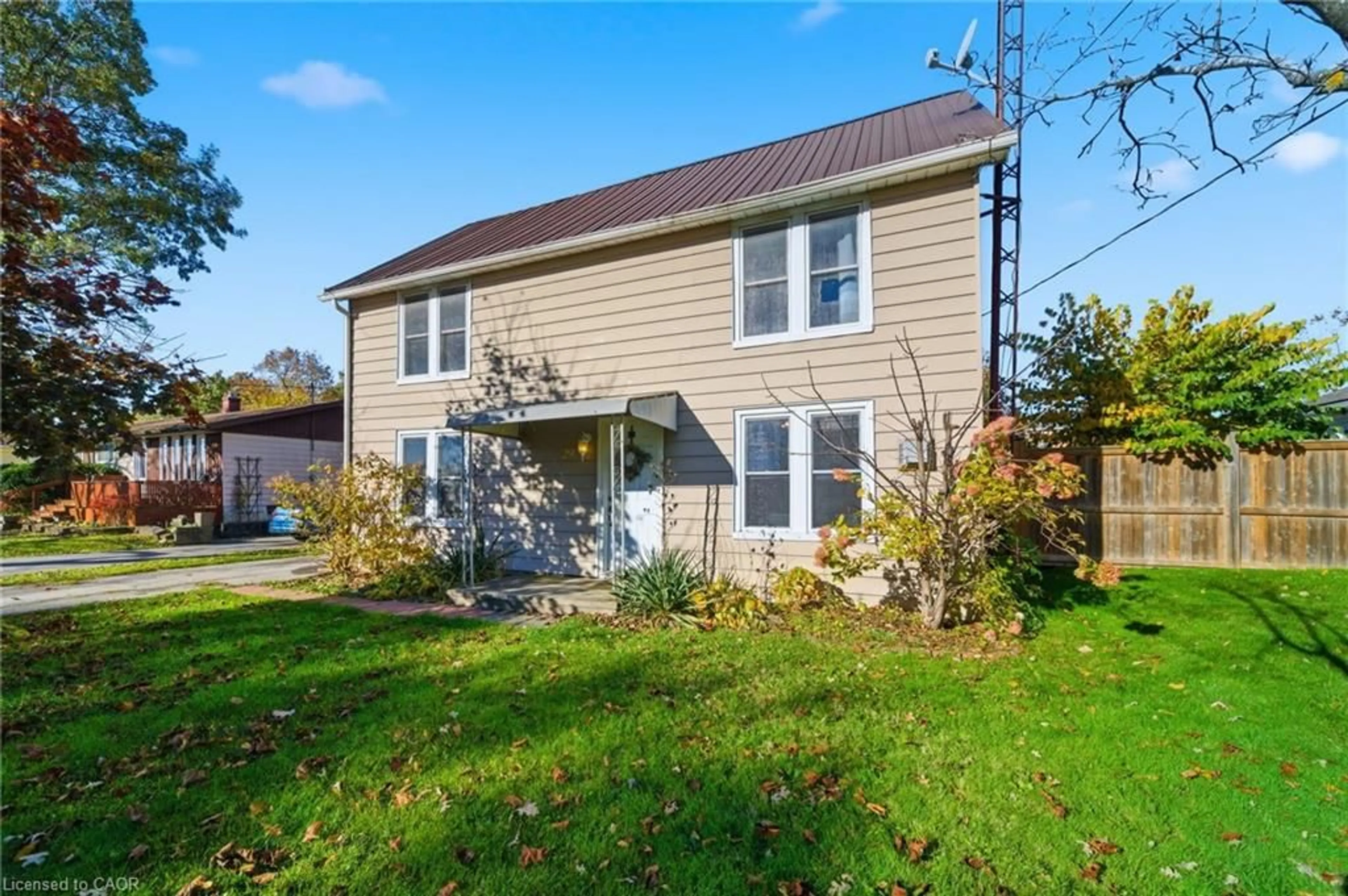 Home with vinyl exterior material, street for 29 Monson St, Jarvis Ontario N0A 1J0