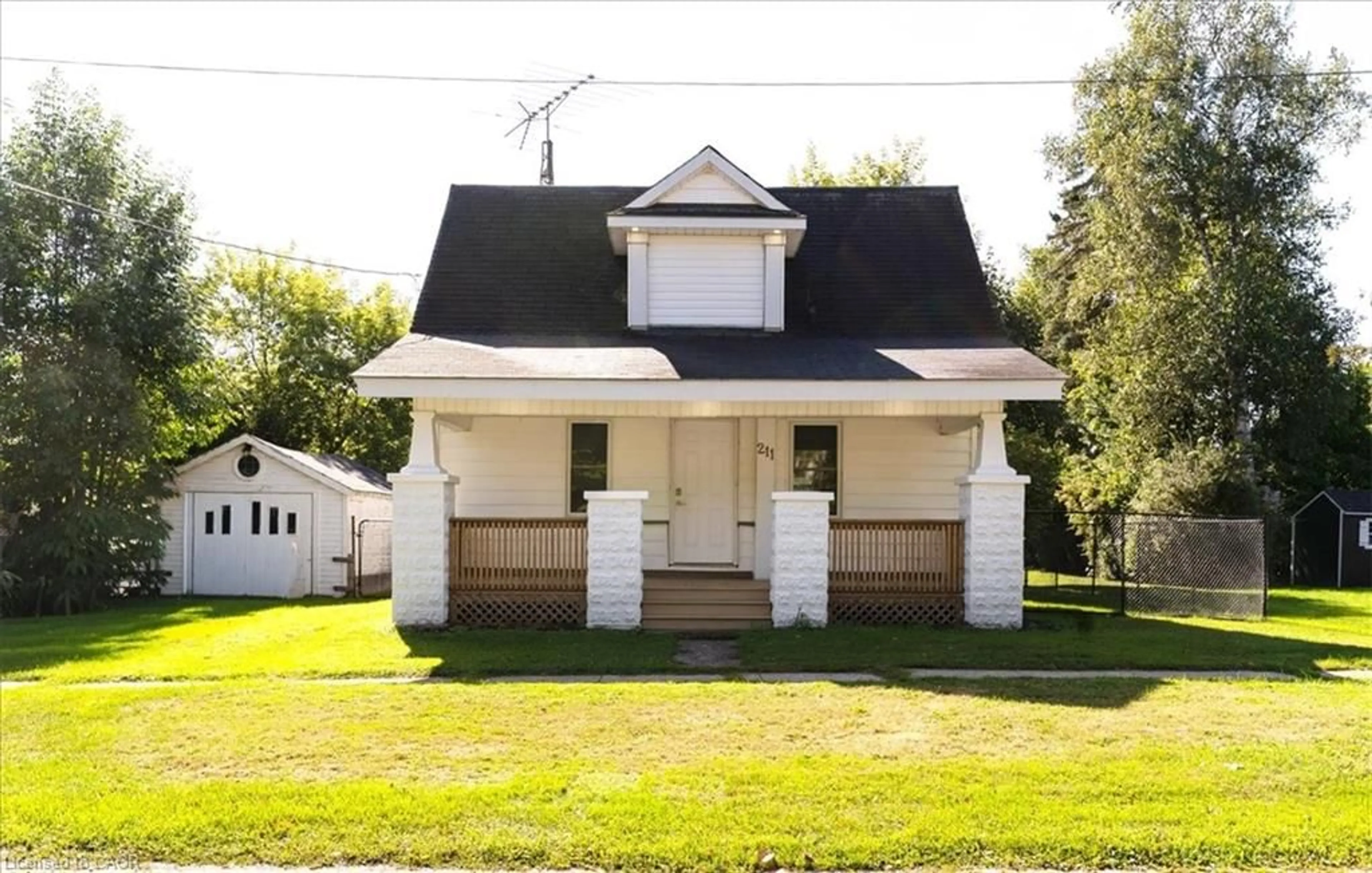 Unknown for 211 Mcnab St, Port Dover Ontario N0A 1N0