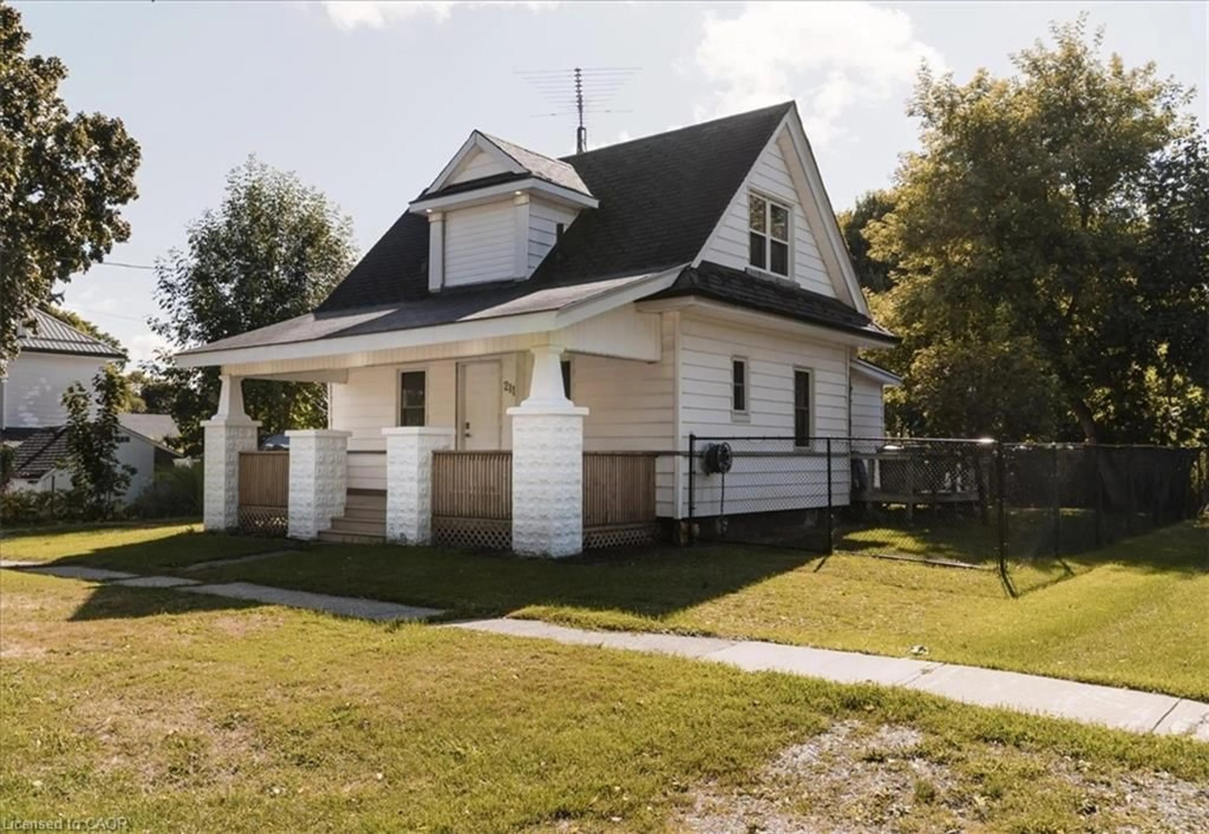 Unknown for 211 Mcnab St, Port Dover Ontario N0A 1N0