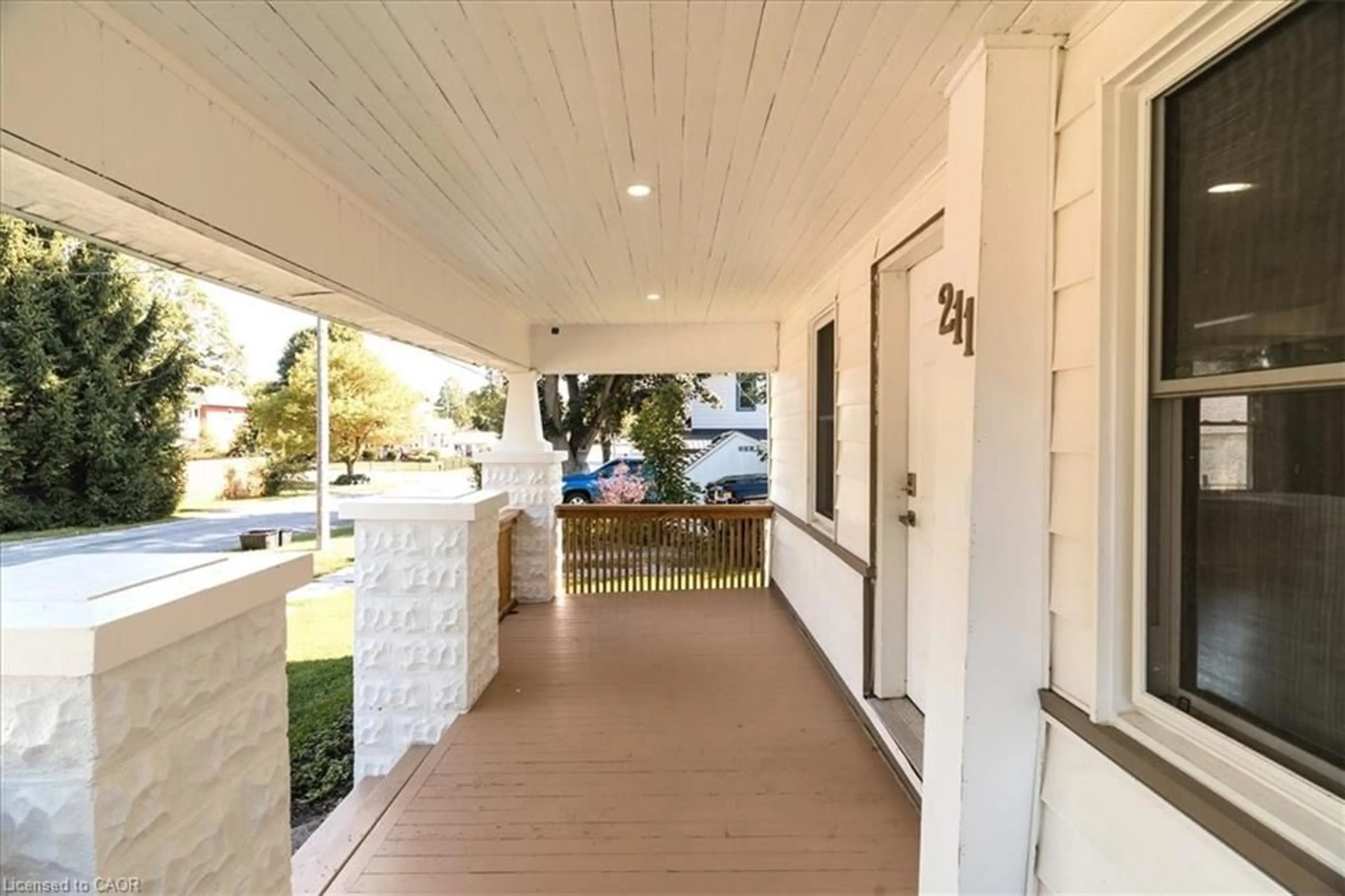 Patio, street for 211 Mcnab St, Port Dover Ontario N0A 1N0