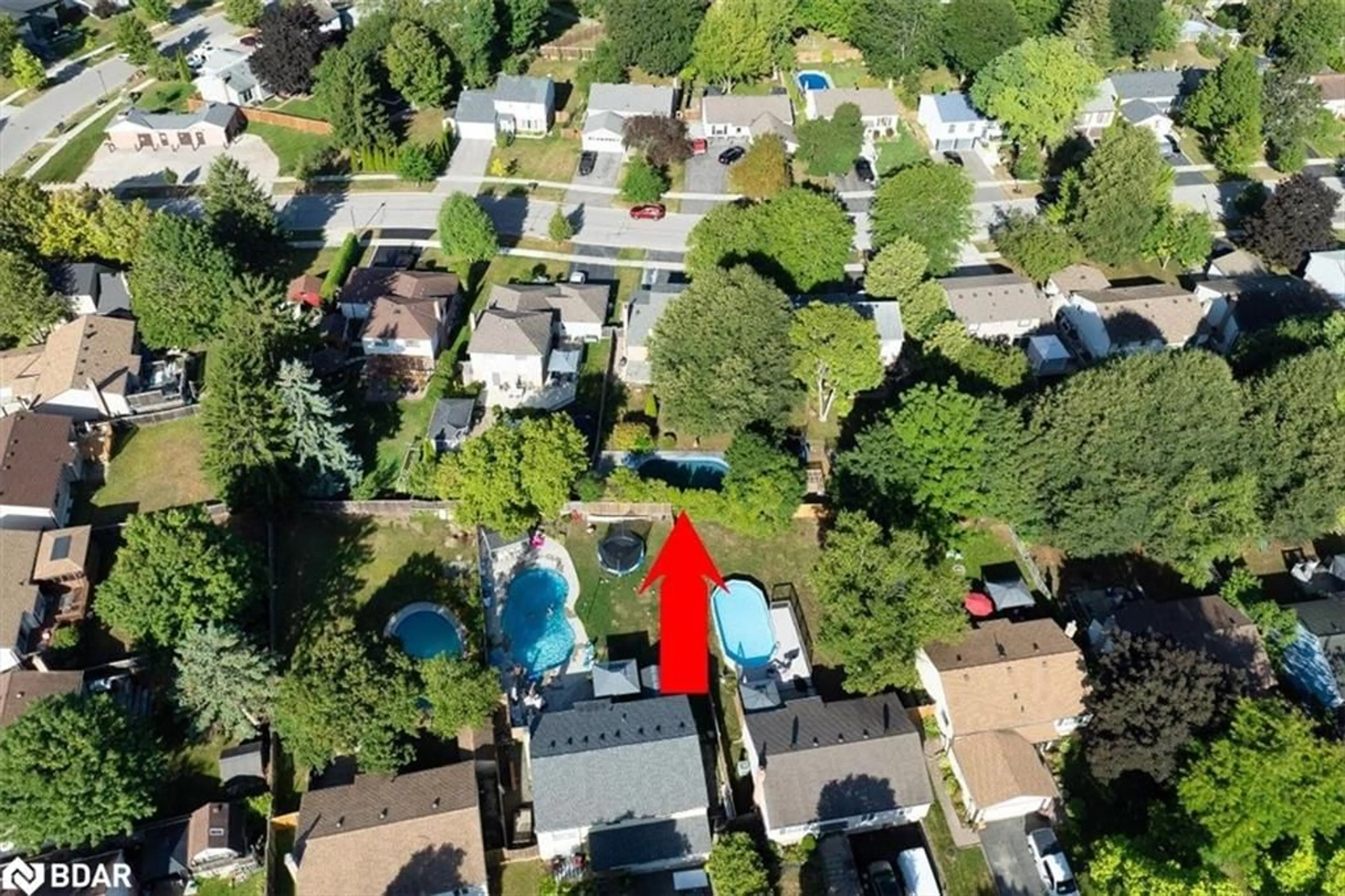 A pic from outside/outdoor area/front of a property/back of a property/a pic from drone, street for 7 Grist Mill Rd, Holland Landing Ontario L9N 1B9