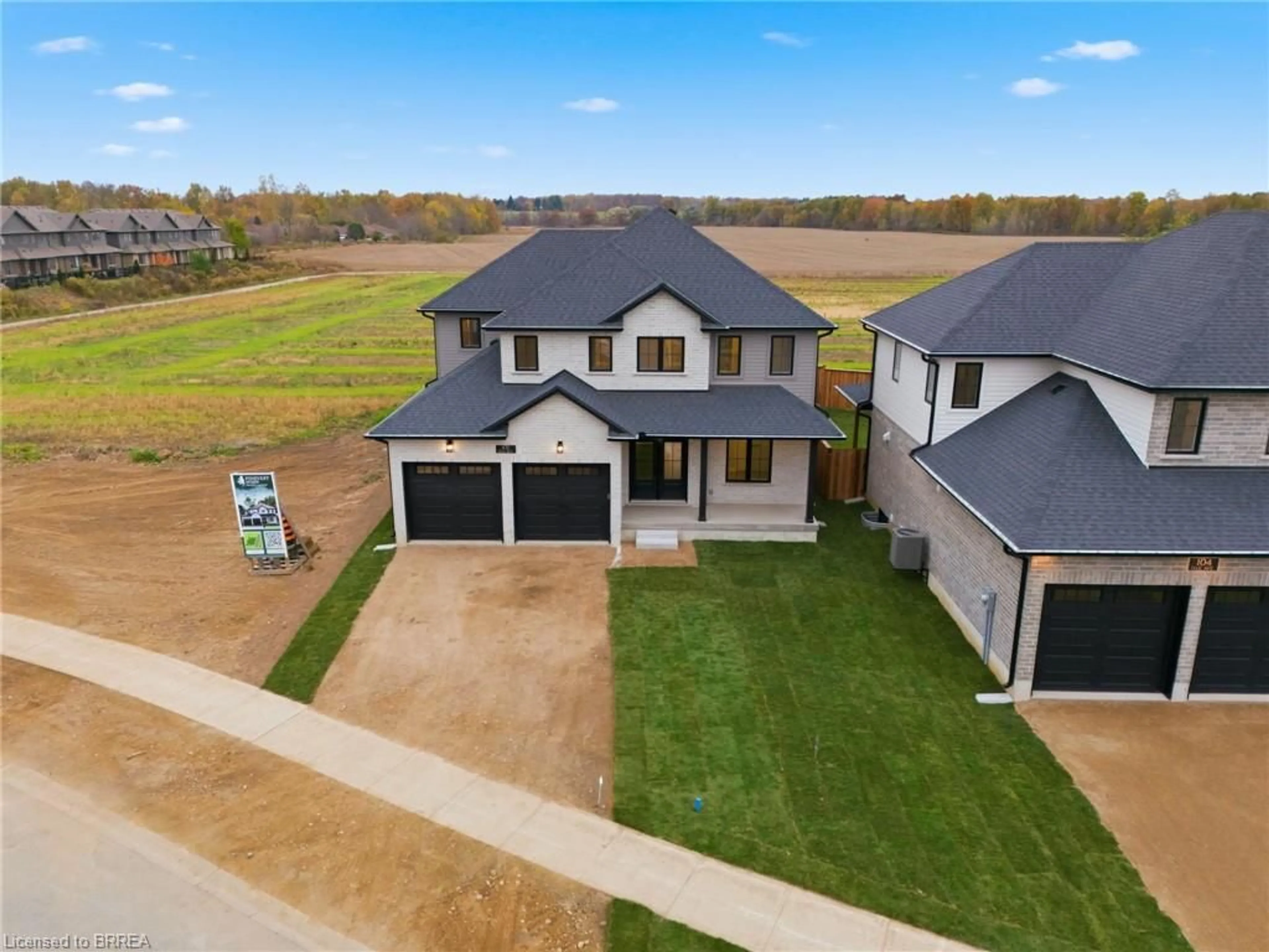 A pic from outside/outdoor area/front of a property/back of a property/a pic from drone, unknown for 102 Oak Ave, Paris Ontario N3L 0J6