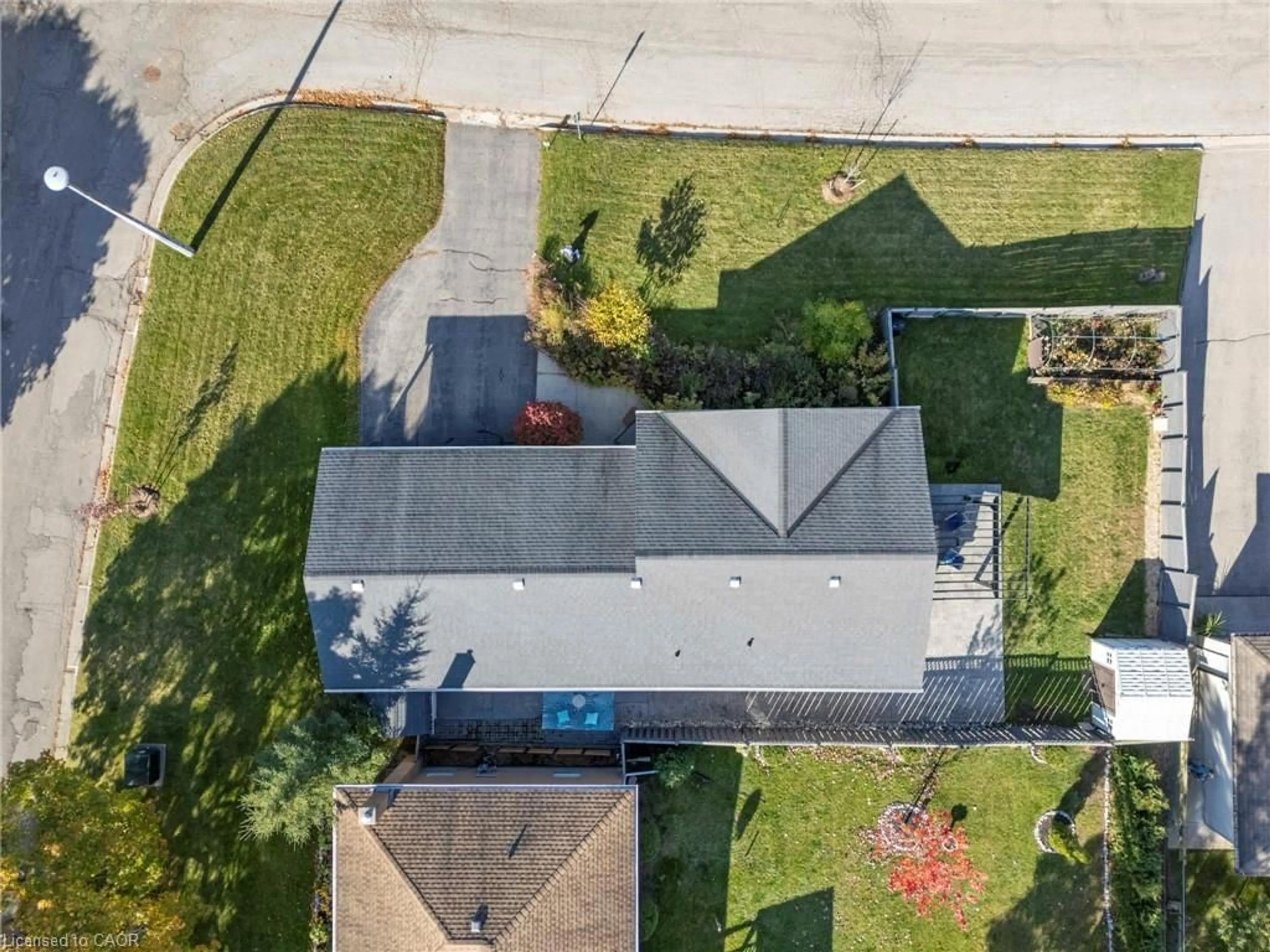 A pic from outside/outdoor area/front of a property/back of a property/a pic from drone, street for 2 Grenada Dr, Simcoe Ontario N3Y 3E7