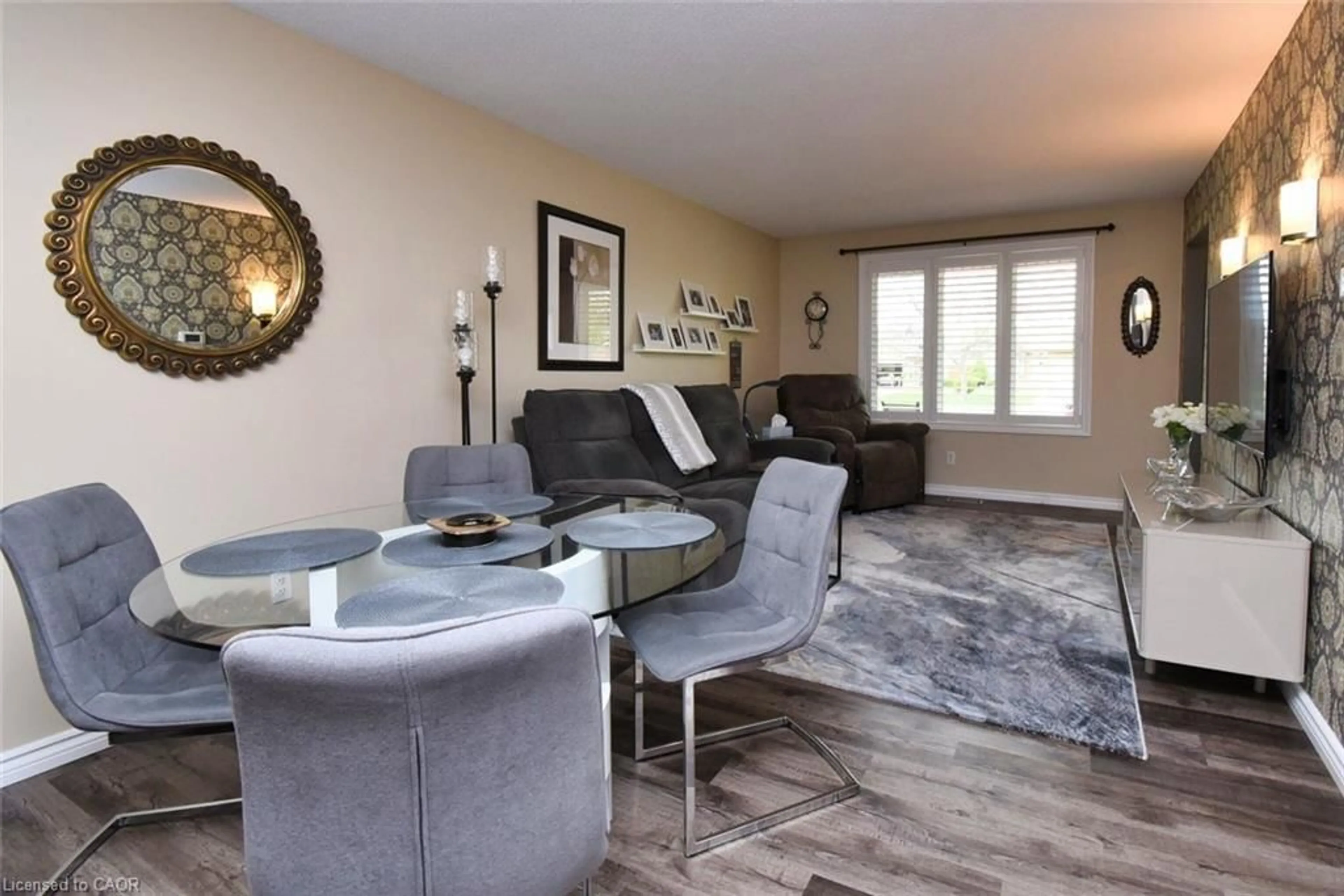 Living room with furniture, unknown for 101 Highbury Dr, Stoney Creek Ontario L8J 3P2