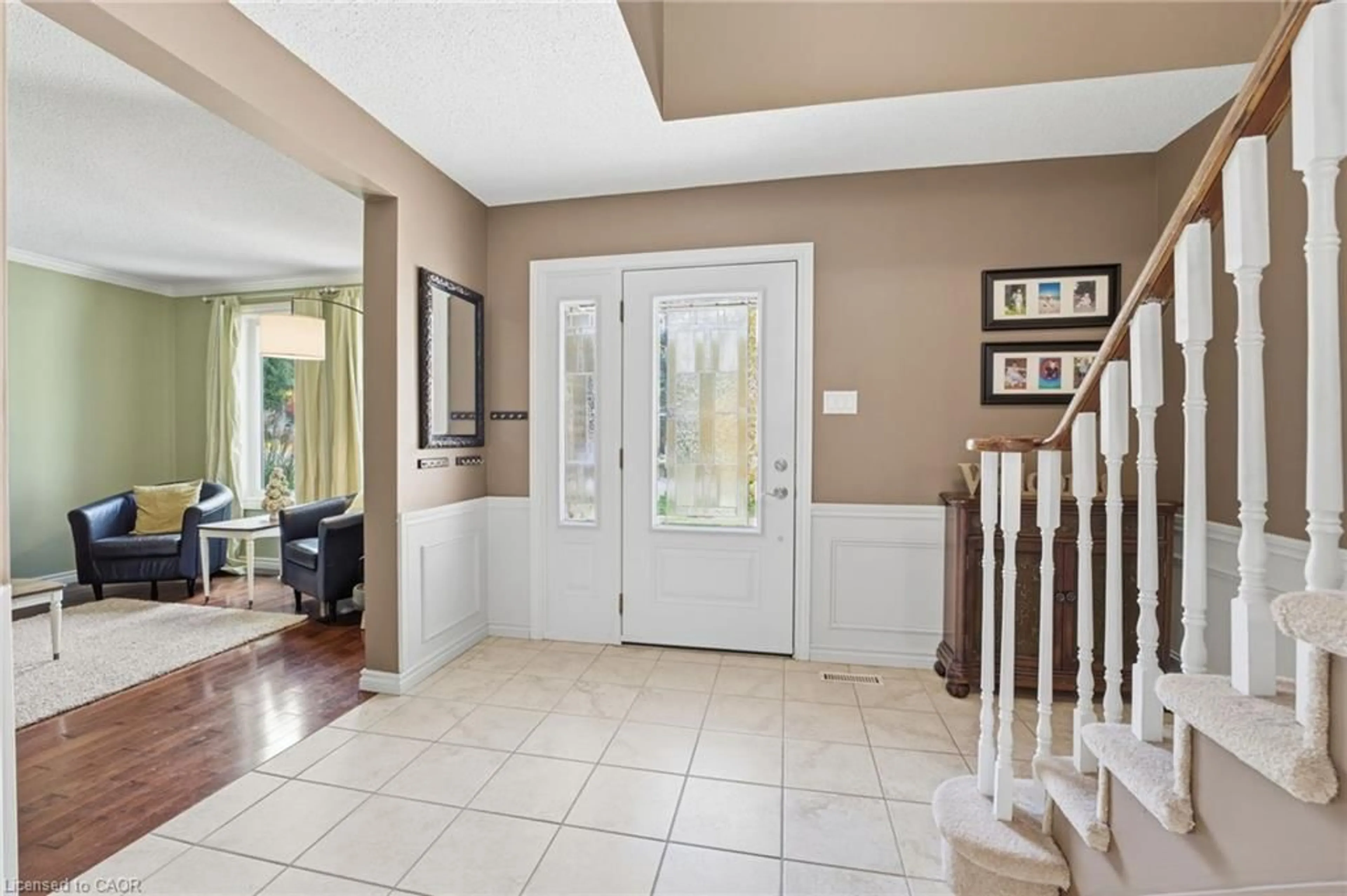 Indoor entryway for 84 Chatterson Dr, Ancaster Ontario L9G 3X2
