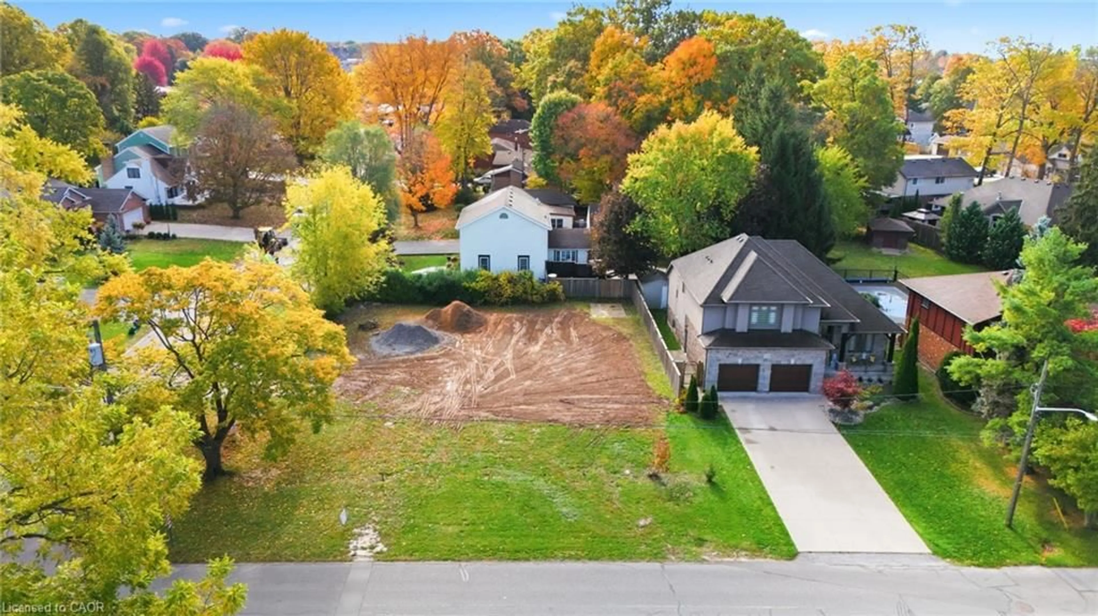 A pic from outside/outdoor area/front of a property/back of a property/a pic from drone, street for 7816B Rysdale St, Niagara Falls Ontario L2H 1G4