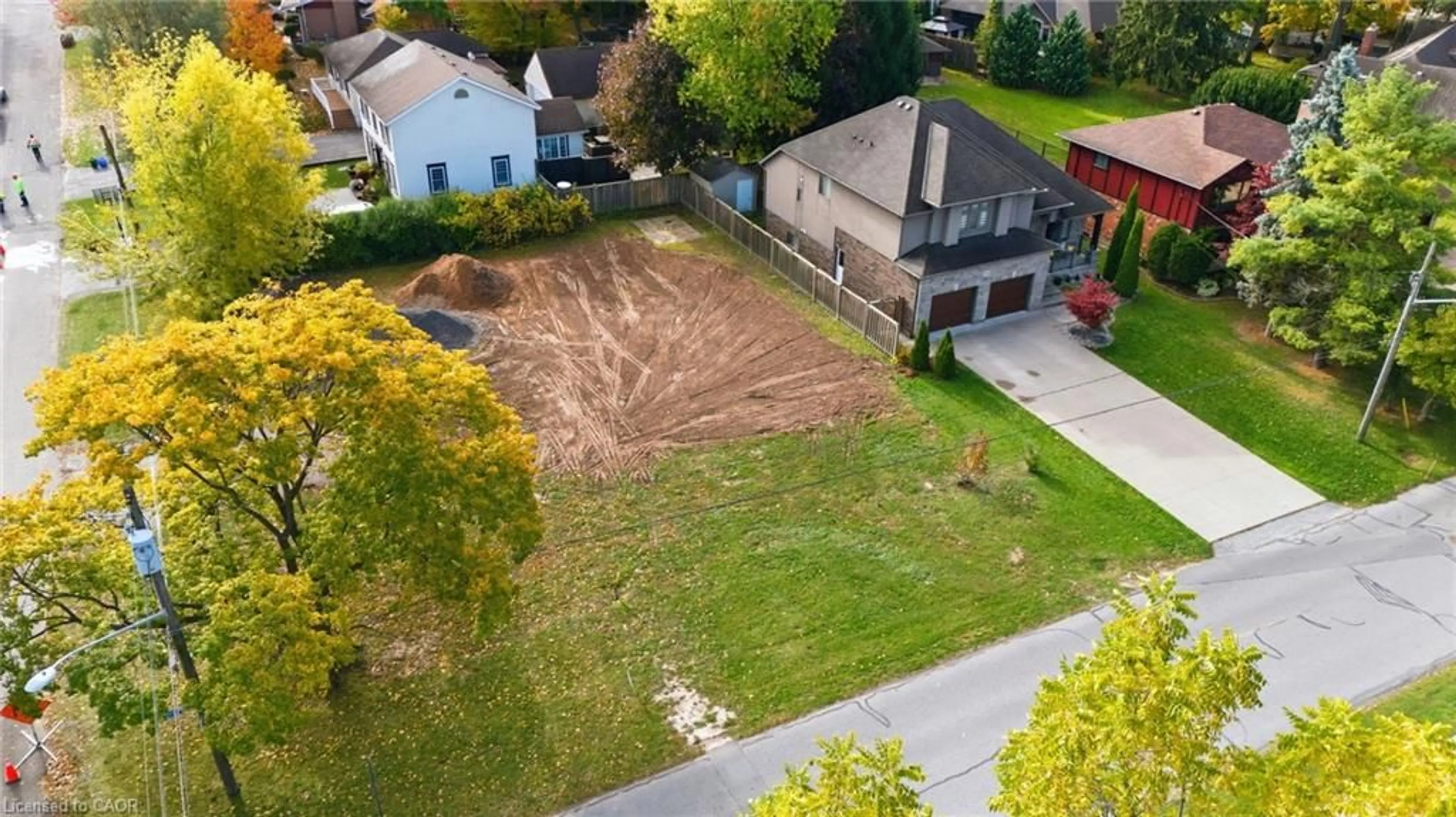 A pic from outside/outdoor area/front of a property/back of a property/a pic from drone, street for 7816B Rysdale St, Niagara Falls Ontario L2H 1G4