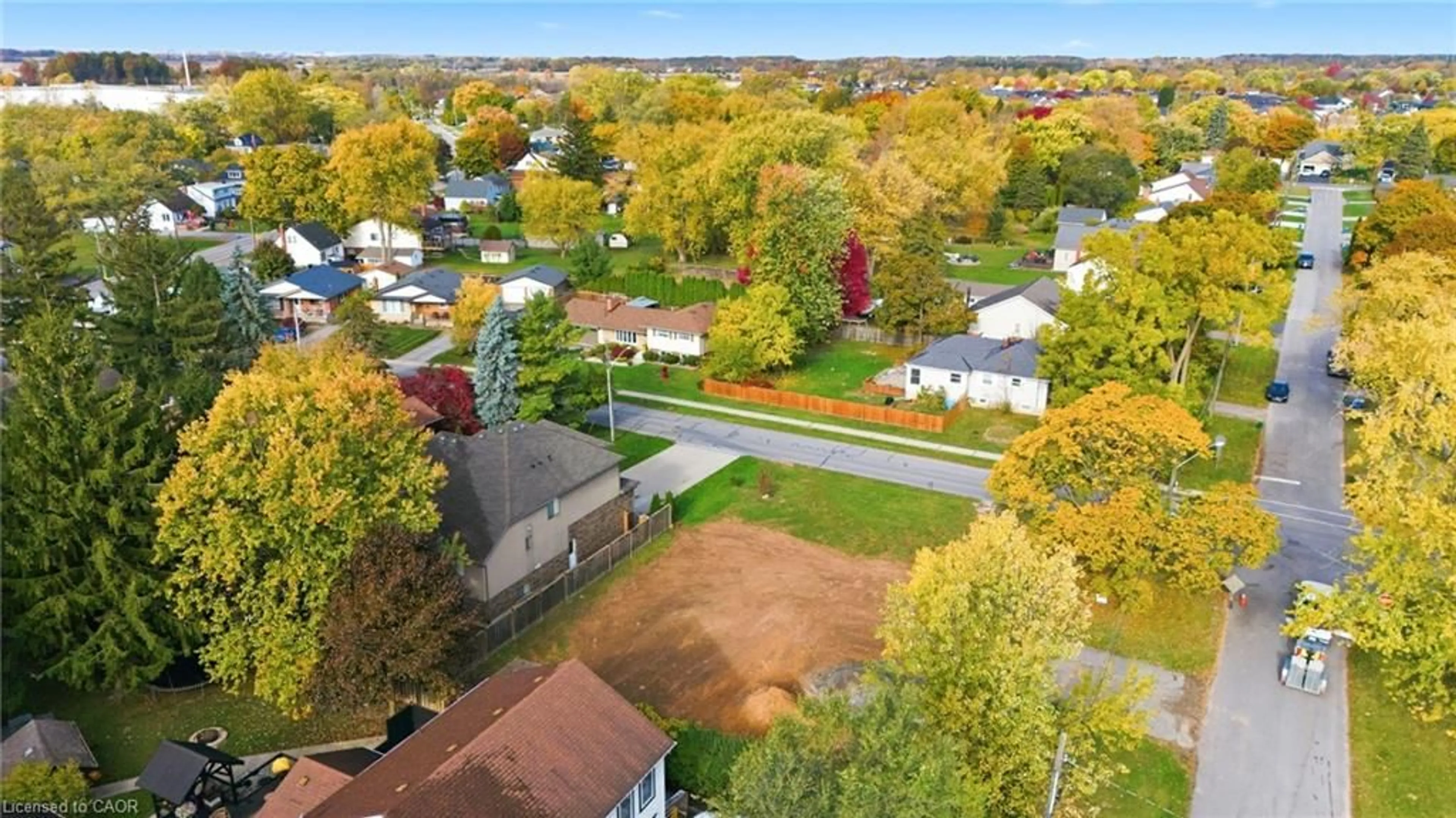 A pic from outside/outdoor area/front of a property/back of a property/a pic from drone, street for 7816B Rysdale St, Niagara Falls Ontario L2H 1G4