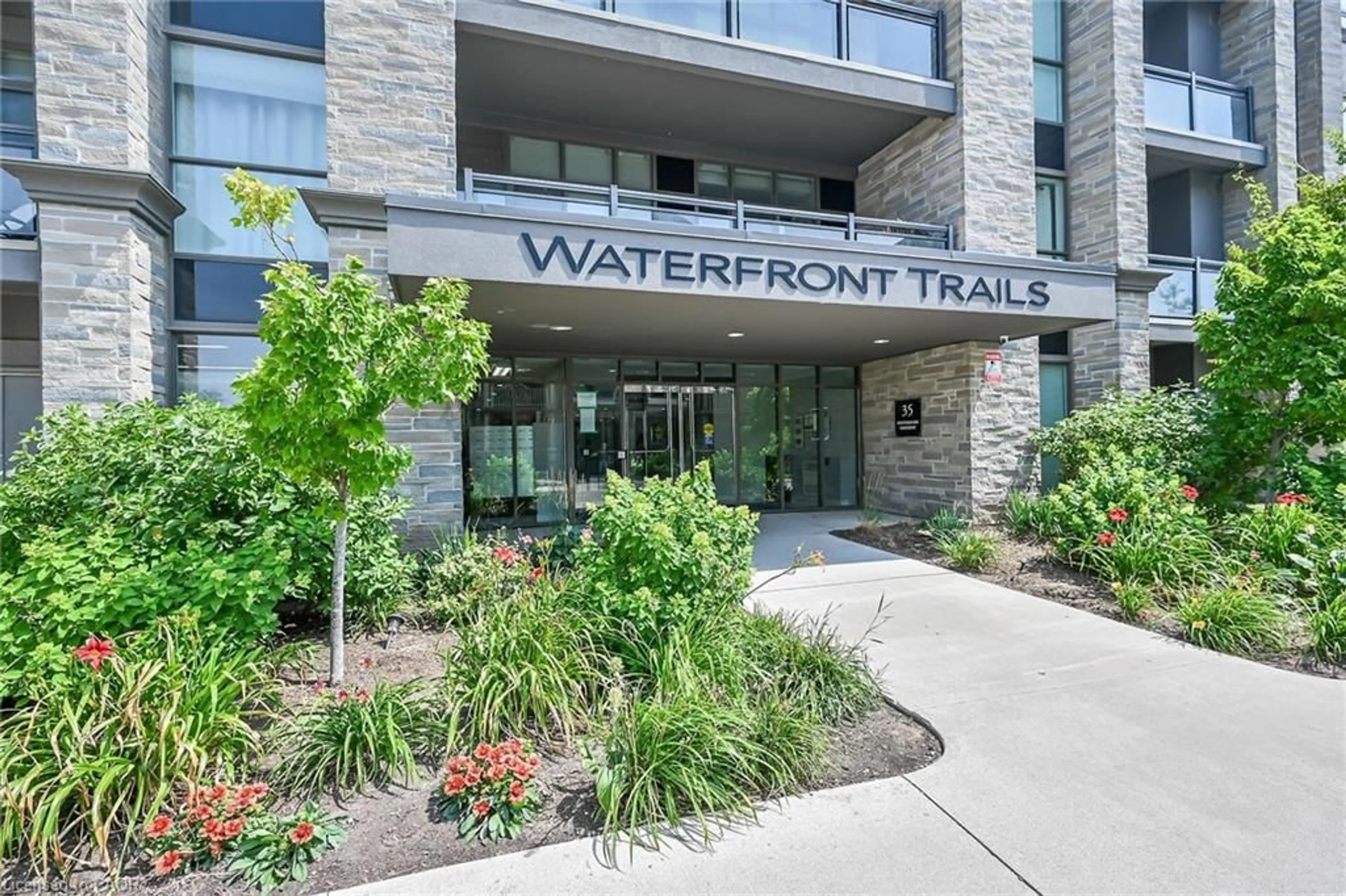 Indoor foyer for 35 Southshore Cres #311, Hamilton Ontario L8W 3W6