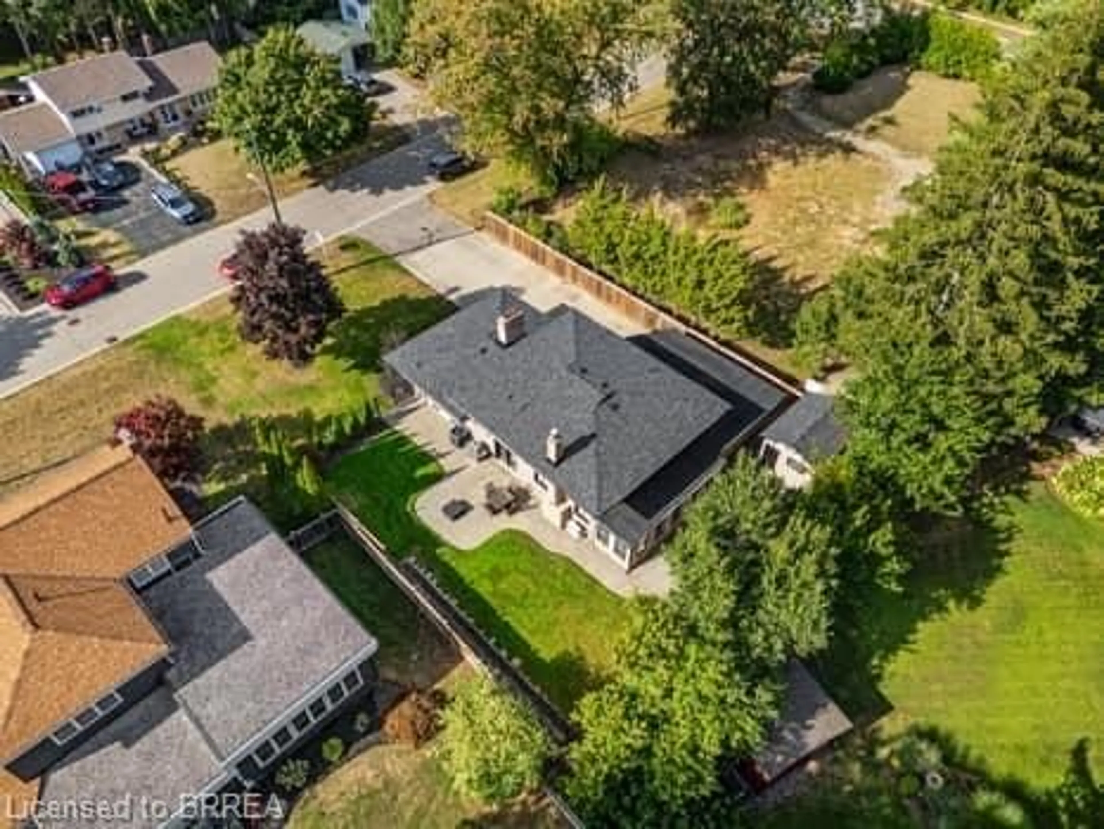 A pic from outside/outdoor area/front of a property/back of a property/a pic from drone, street for 10 Stymie Blvd, Brantford Ontario N3T 5K3