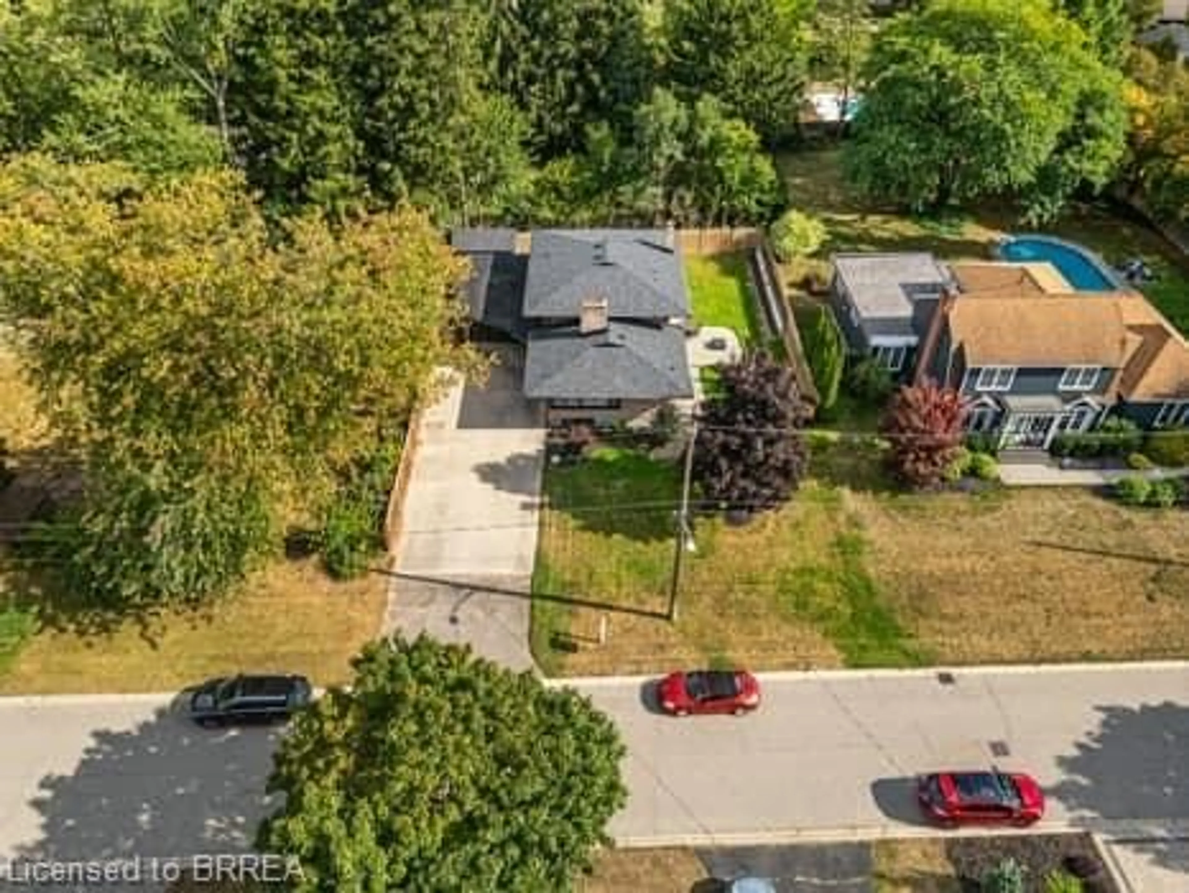 A pic from outside/outdoor area/front of a property/back of a property/a pic from drone, street for 10 Stymie Blvd, Brantford Ontario N3T 5K3