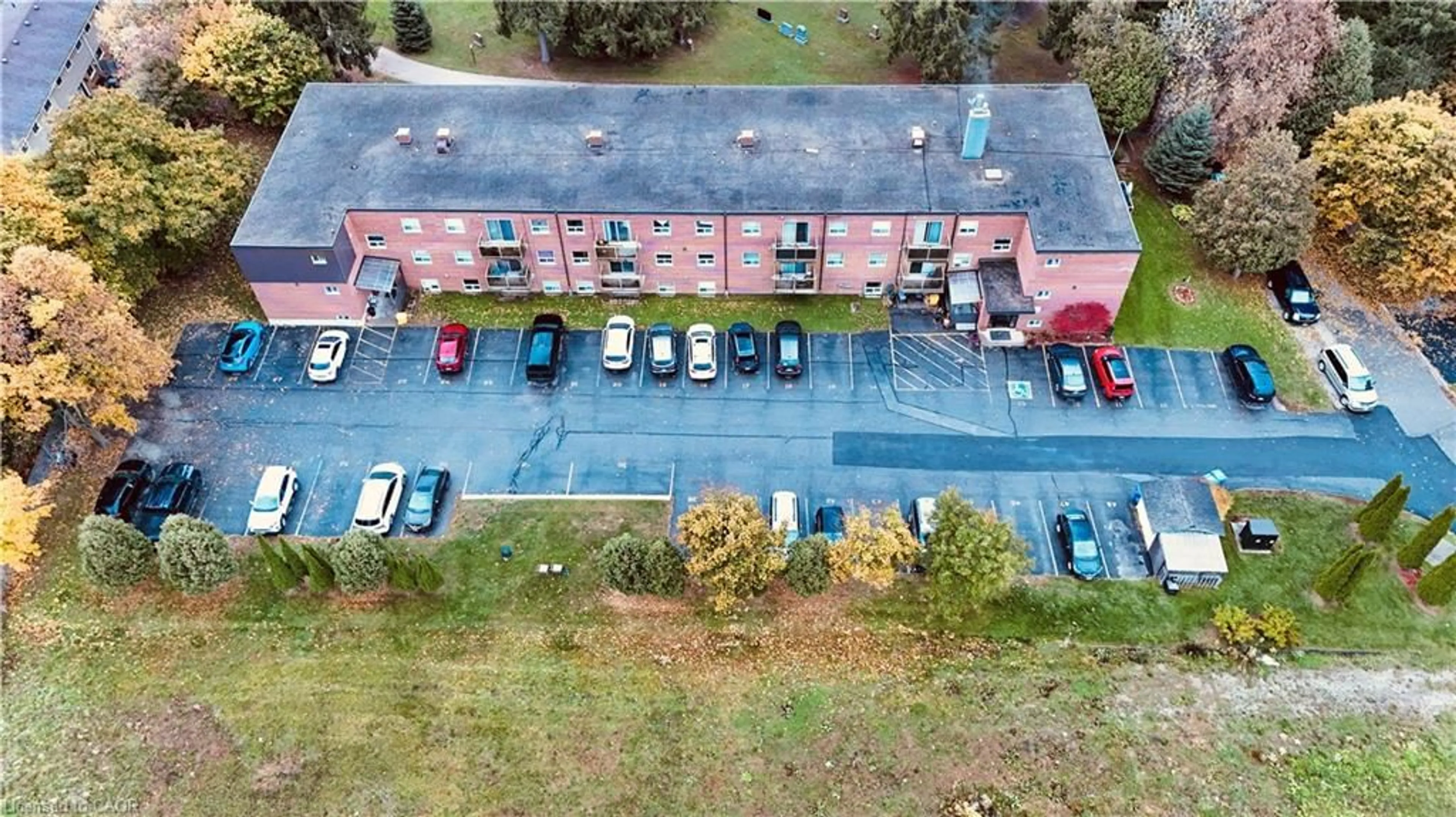 A pic from outside/outdoor area/front of a property/back of a property/a pic from drone, building for 24 Ransom St #306, Acton Ontario L7J 1R9