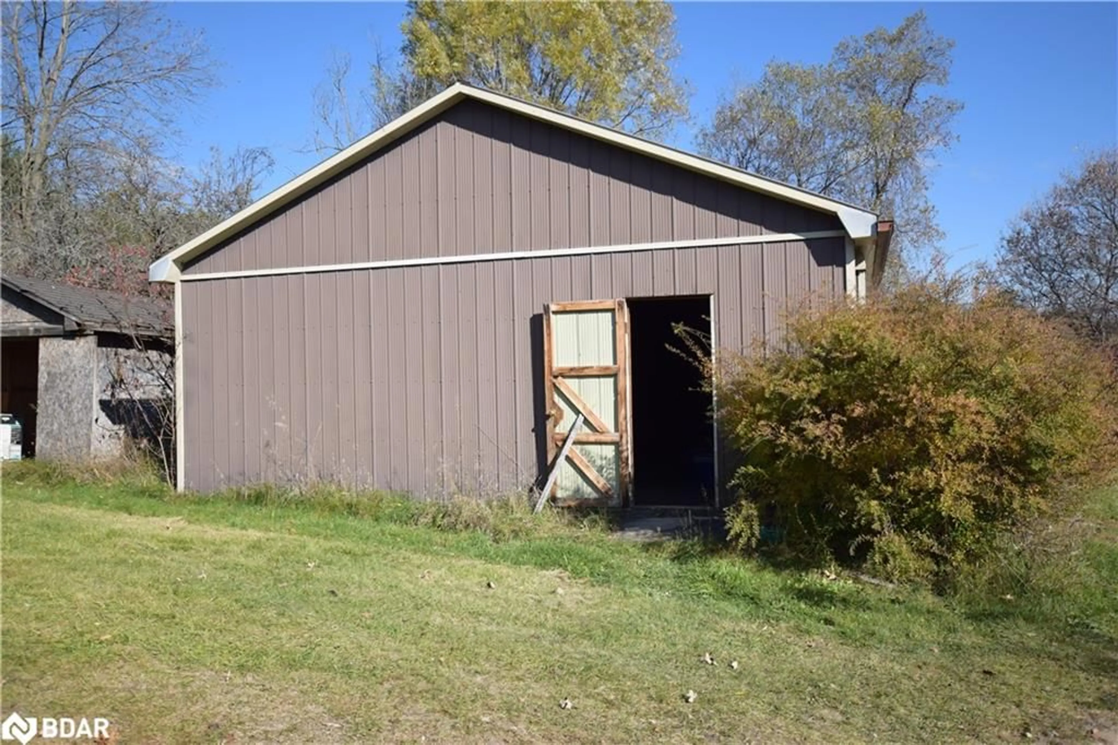 Shed for 1973 10th Side Road, New Tecumseth Ontario L3Z 2A4