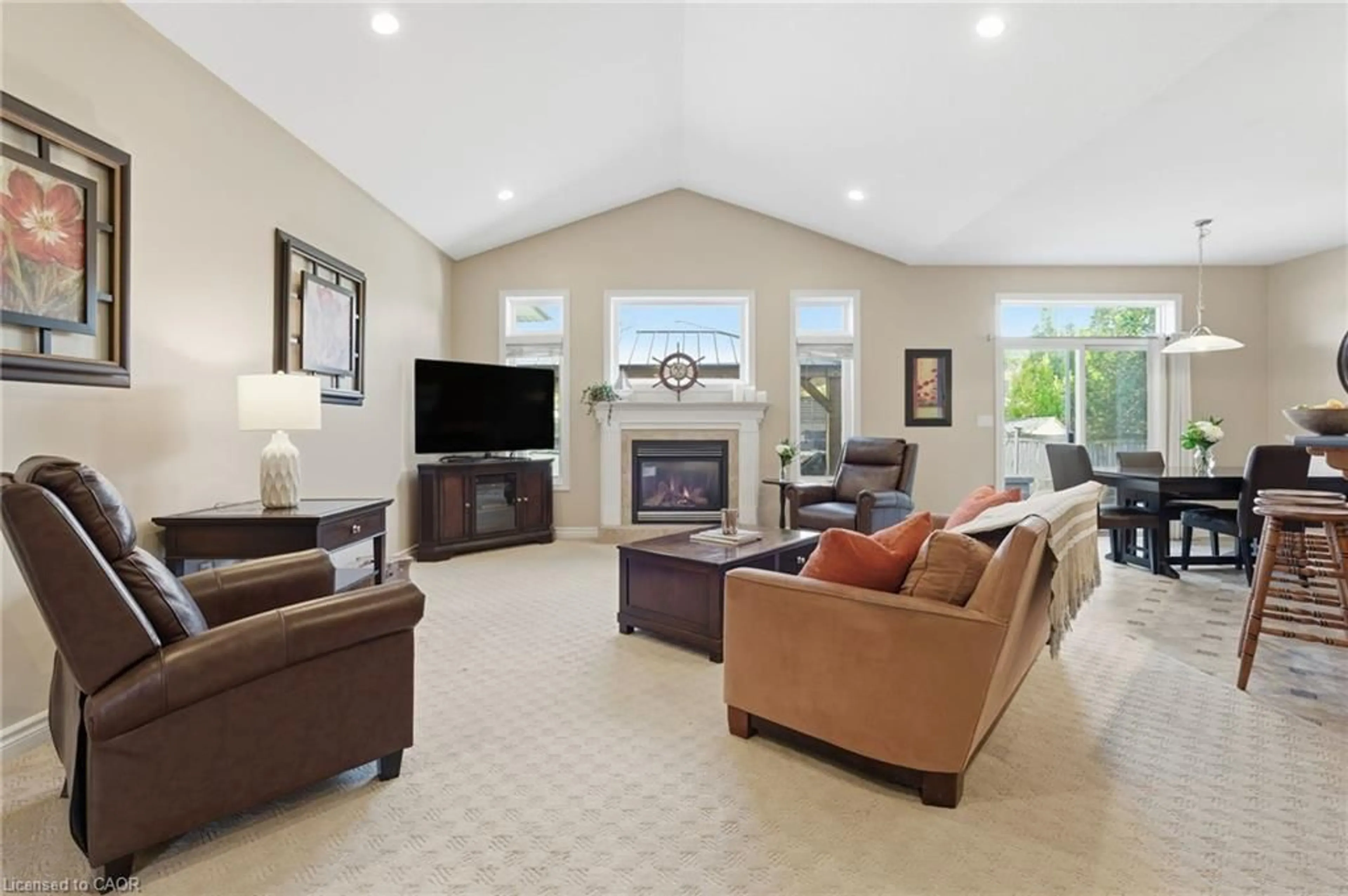 Living room with furniture, unknown for 81 Timber Creek Cres, Fonthill Ontario L0S 1E4