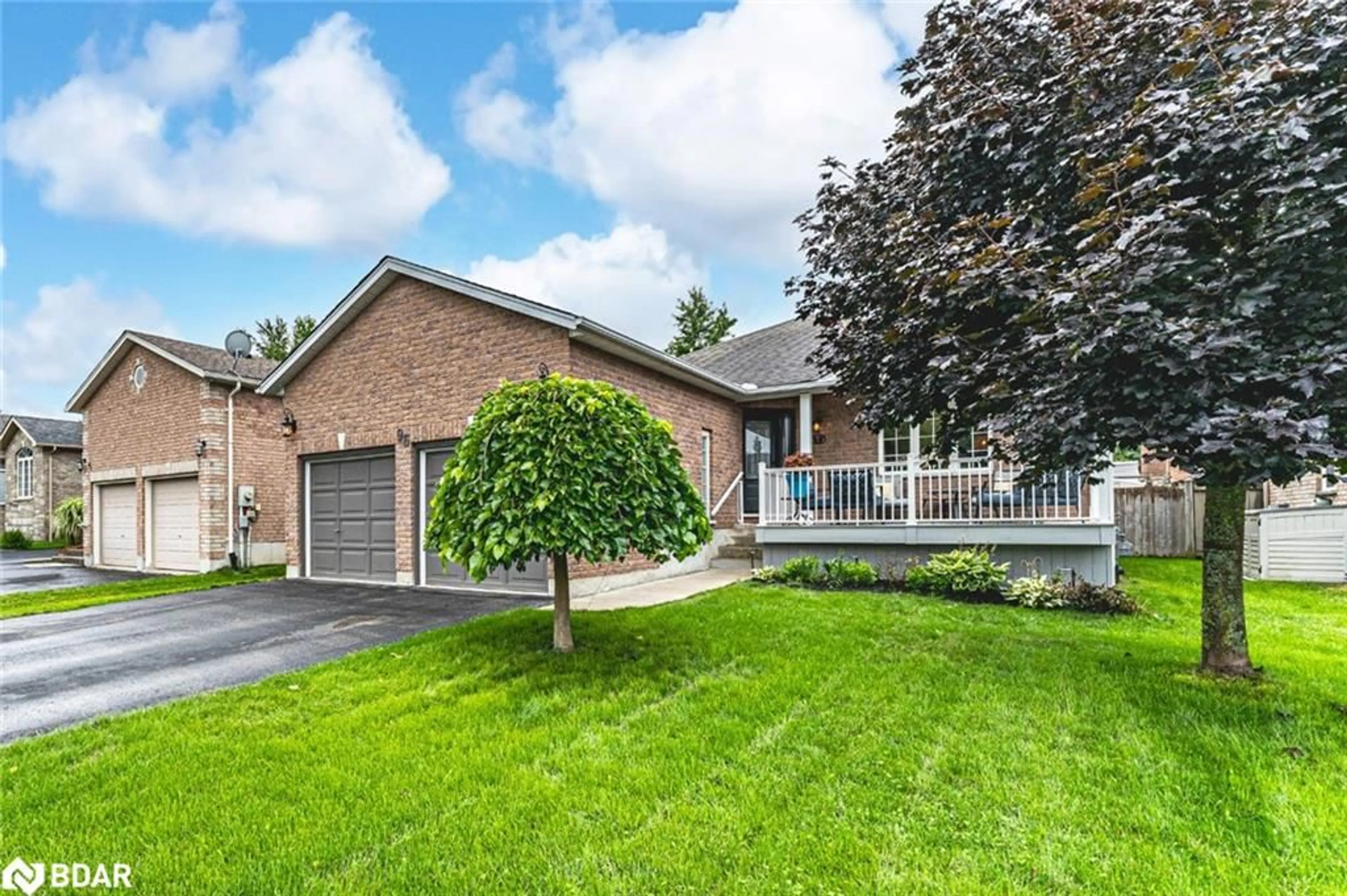 Home with brick exterior material, street for 95 Crompton Dr, Barrie Ontario L4M 6P1