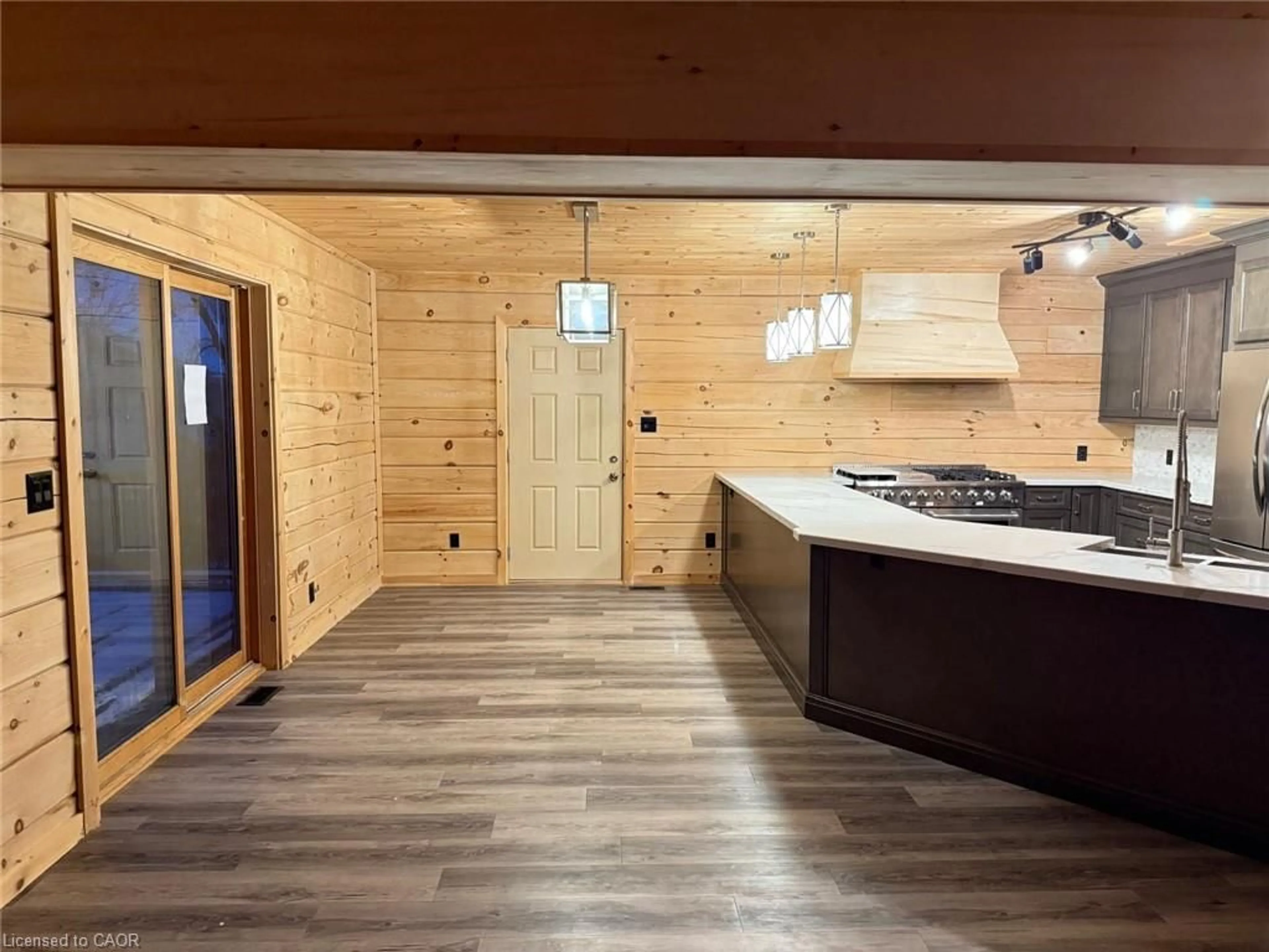 Open concept kitchen, wood/laminate floor for 33 Laird Dr, Lindsay Ontario K9V 4R6