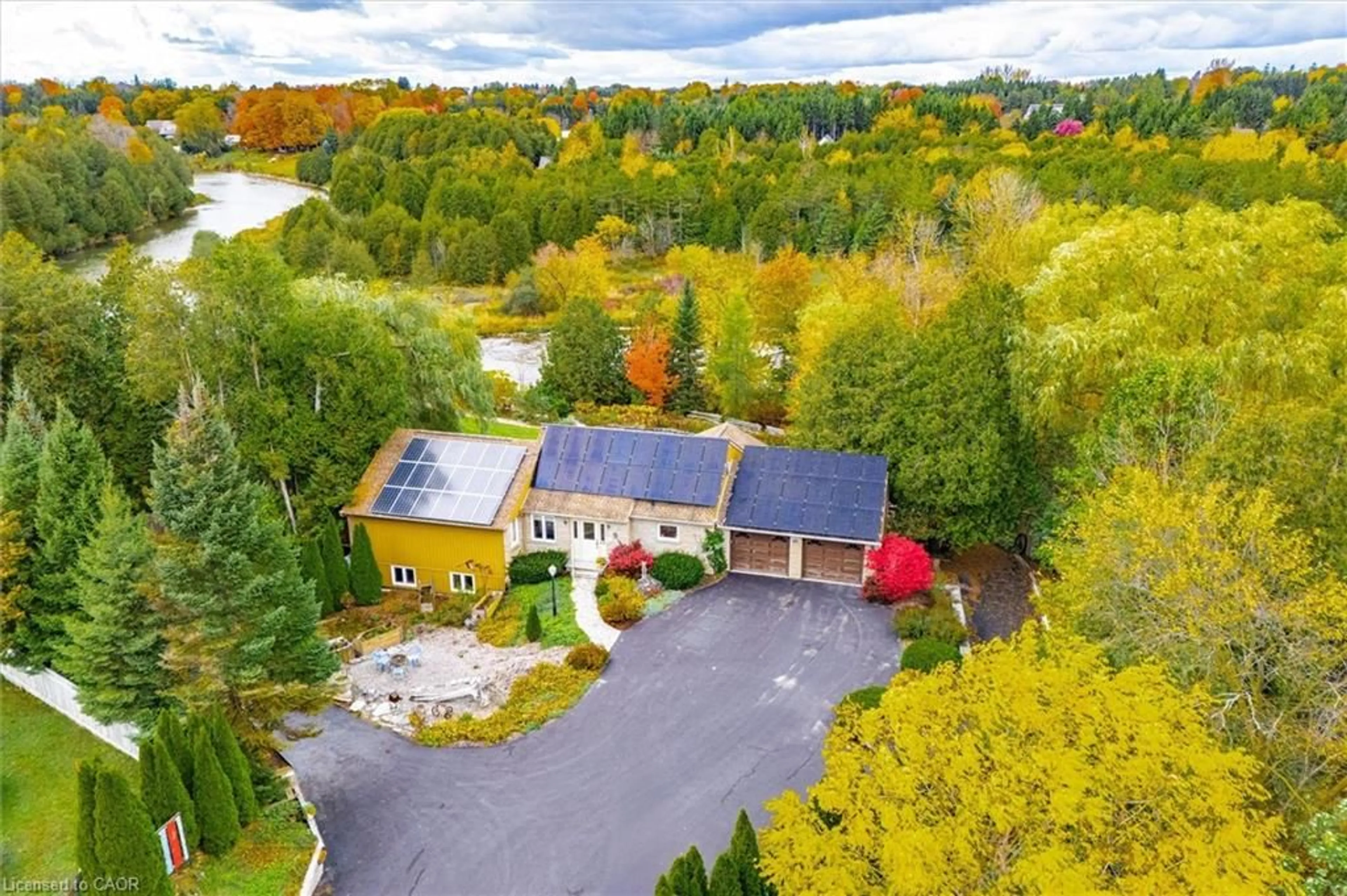 A pic from outside/outdoor area/front of a property/back of a property/a pic from drone, water/lake/river/ocean view for 8060 Wellington Rd 18 Rd, Fergus Ontario N1M 2W5