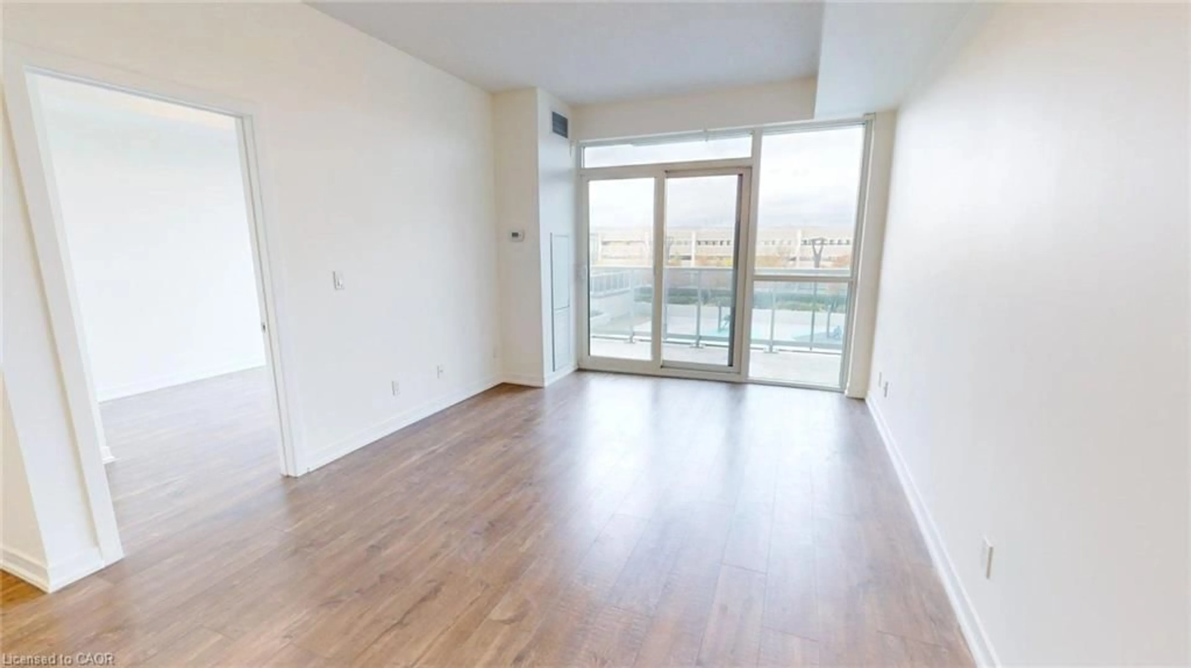 A pic of a room for 2081 Fairview St, Burlington Ontario L7R 0E4