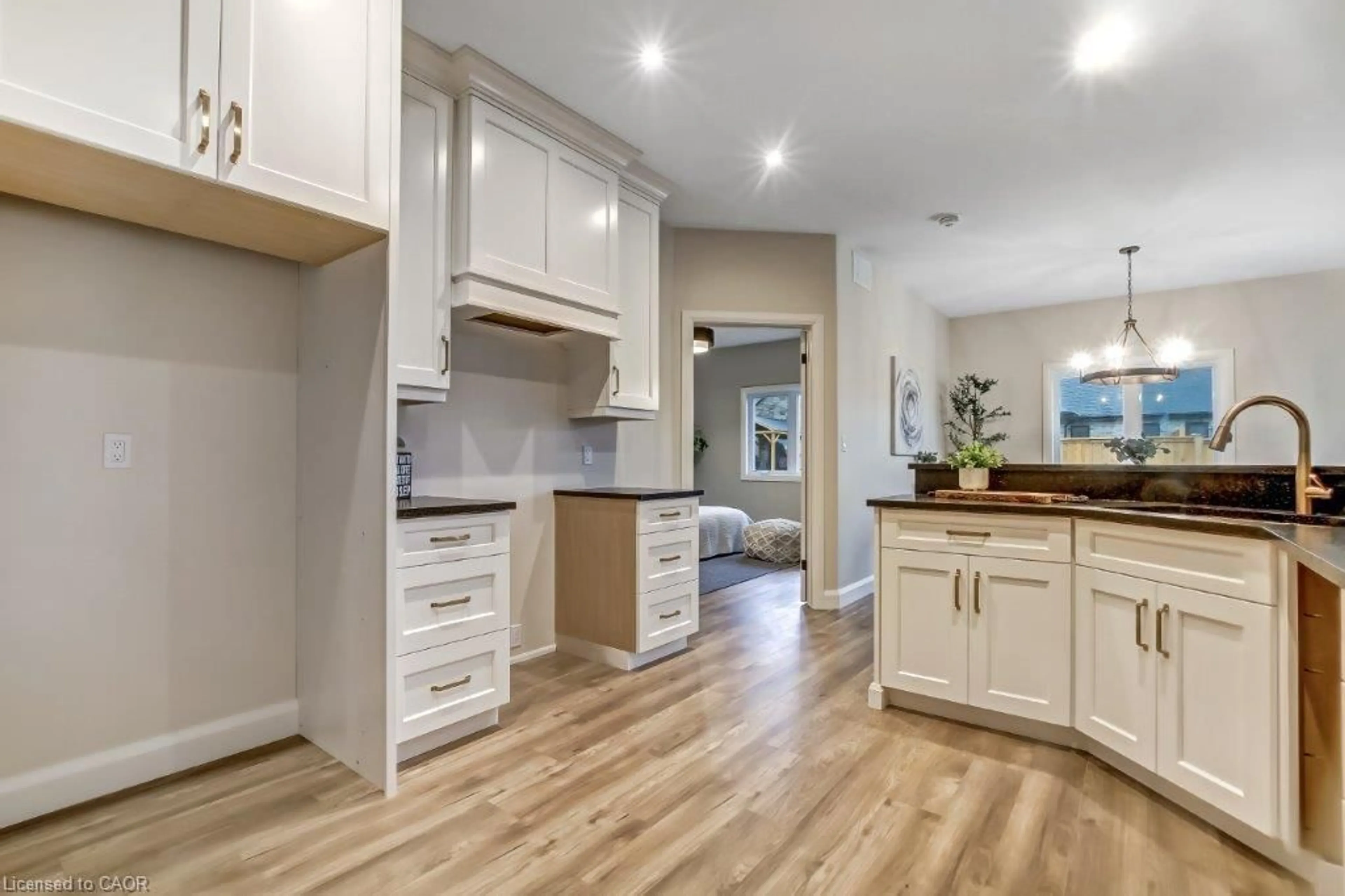 Open concept kitchen, wood/laminate floor for 54 Duchess Dr, Delhi Ontario N4B 0B3