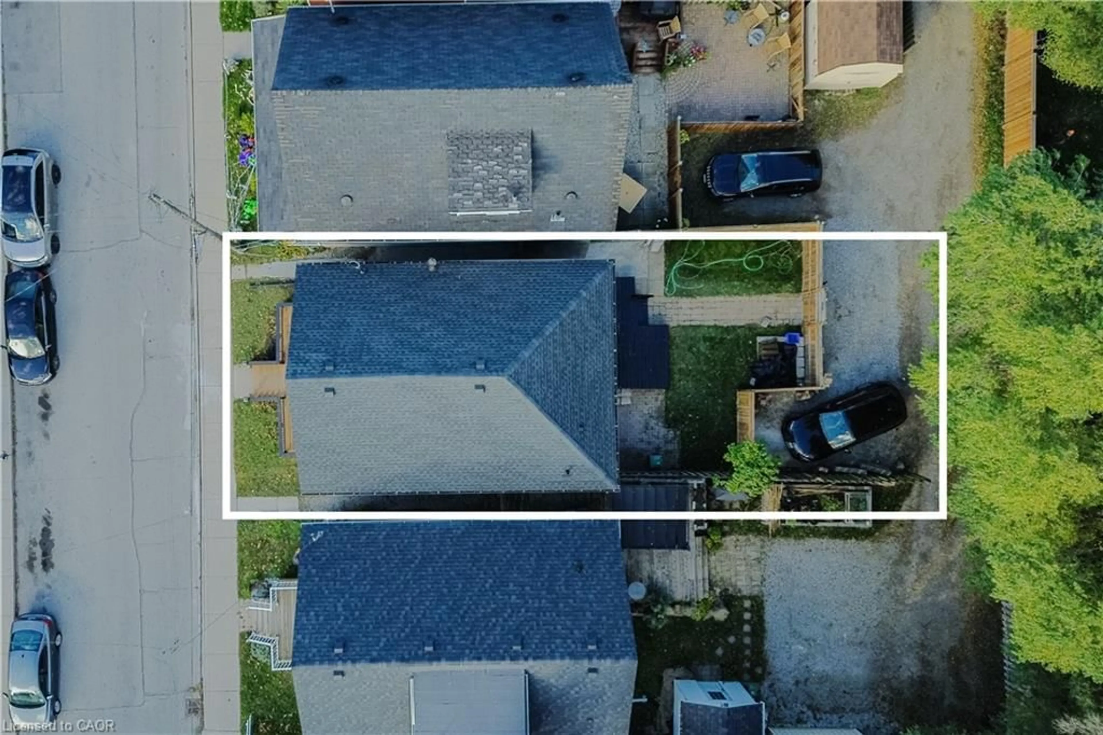A pic from outside/outdoor area/front of a property/back of a property/a pic from drone, street for 11 East 25th St, Hamilton Ontario L8V 2Z9