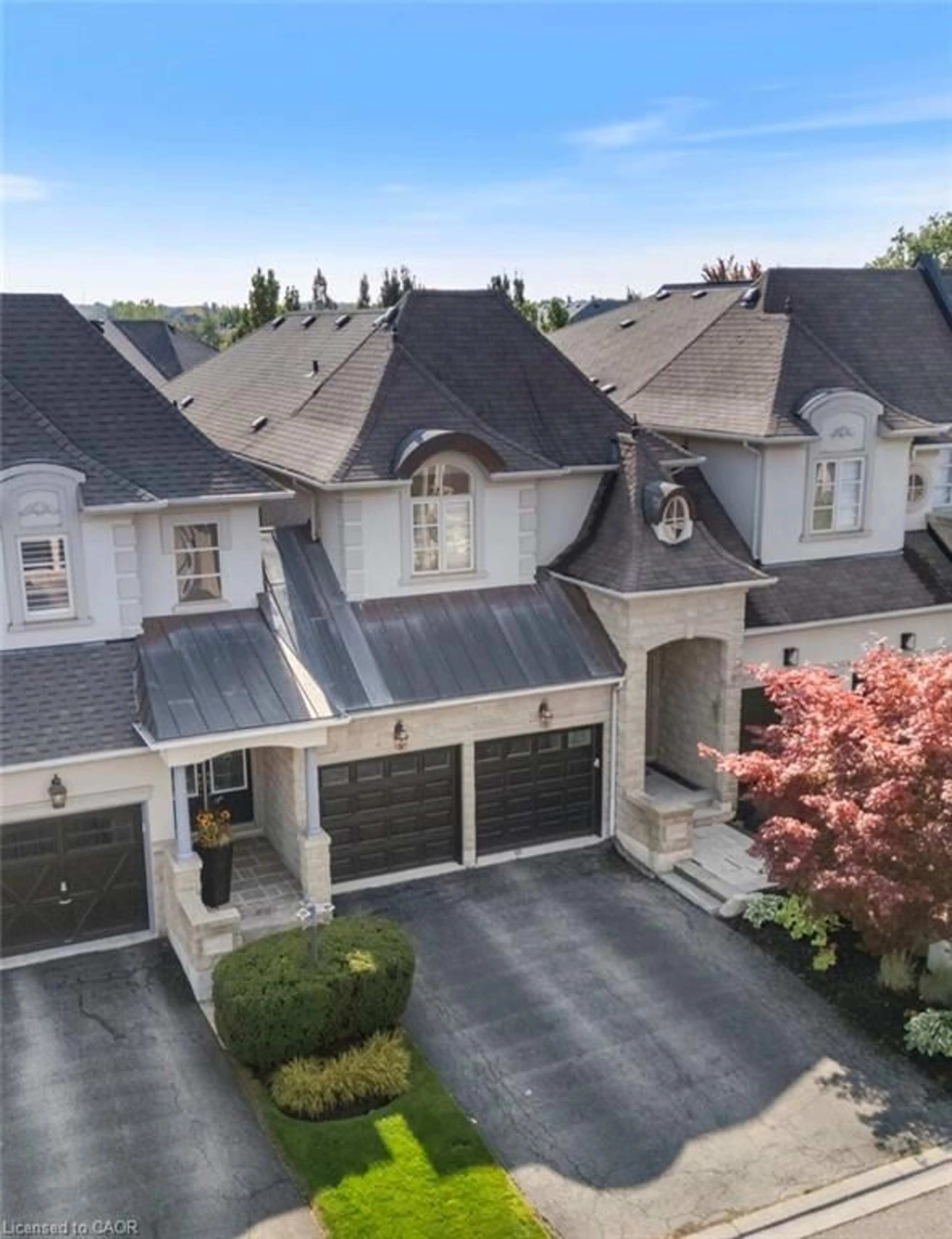 A pic from outside/outdoor area/front of a property/back of a property/a pic from drone, street for 2334 Wuthering Heights Way, Oakville Ontario L6M 0E8