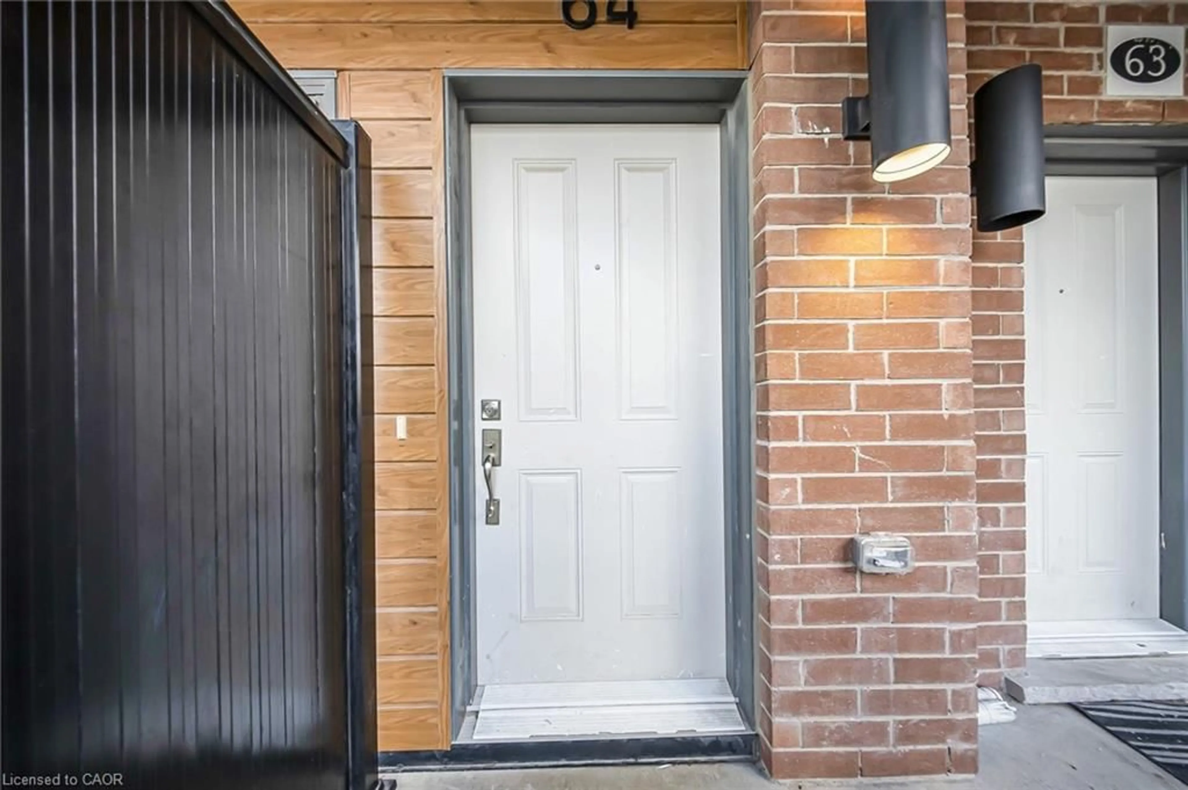 Indoor entryway for 25 Isherwood Ave #D64, Cambridge Ontario N1R 0E2