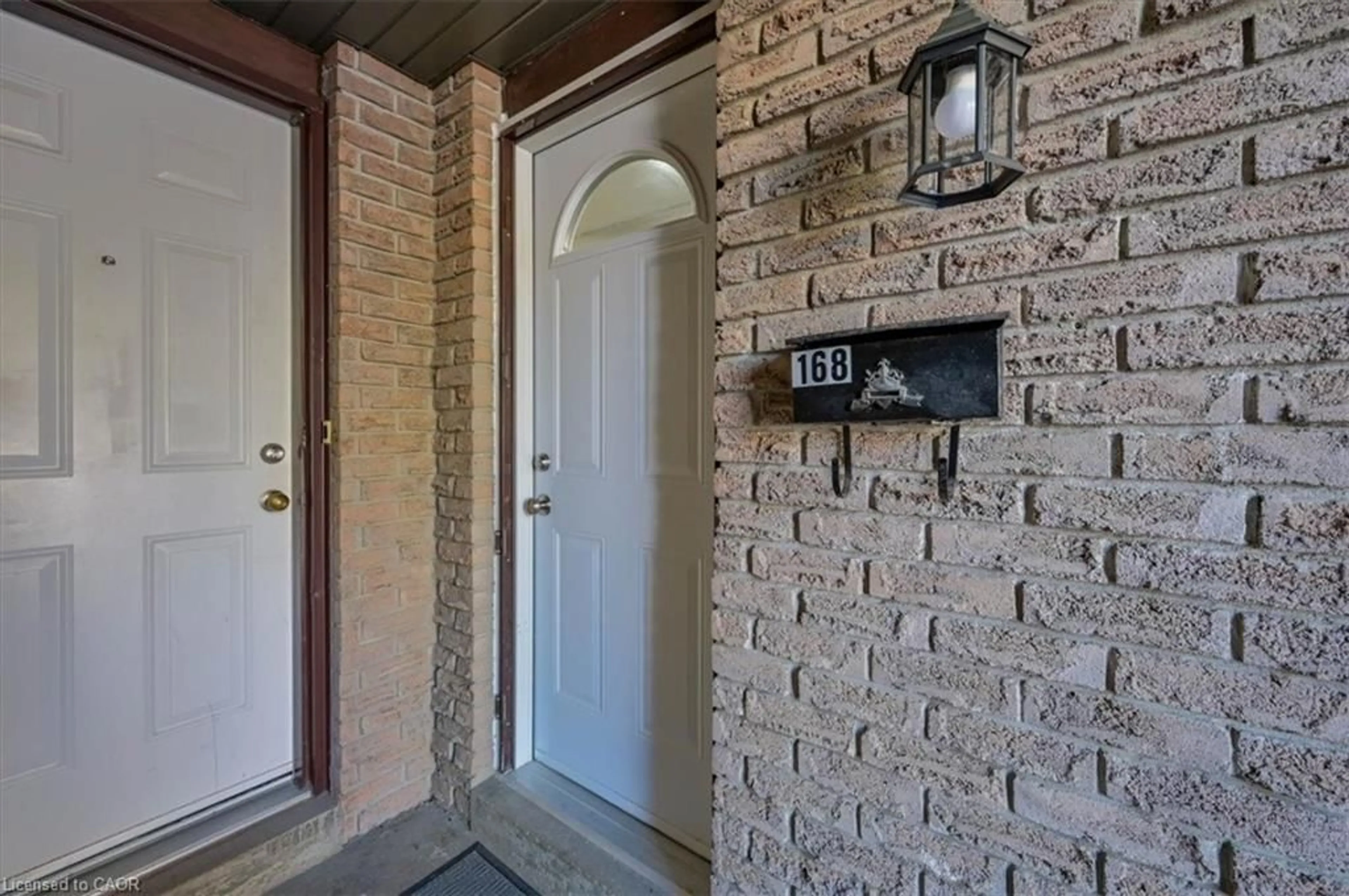 Indoor entryway for 168 Silver Aspen Cres, Kitchener Ontario N2N 1J1