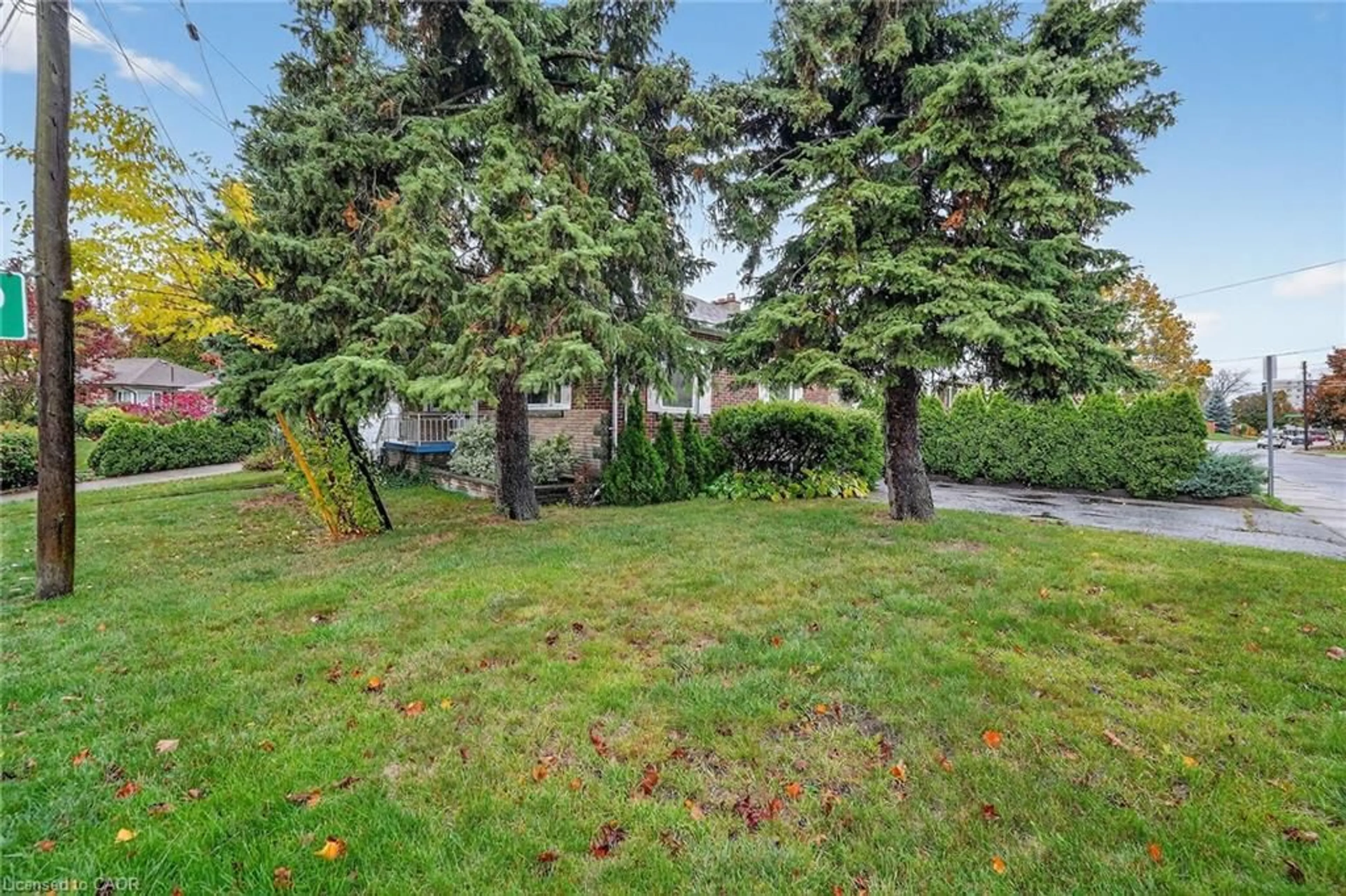 Patio, street for 292 Glenholme Ave, Hamilton Ontario L8K 3M3