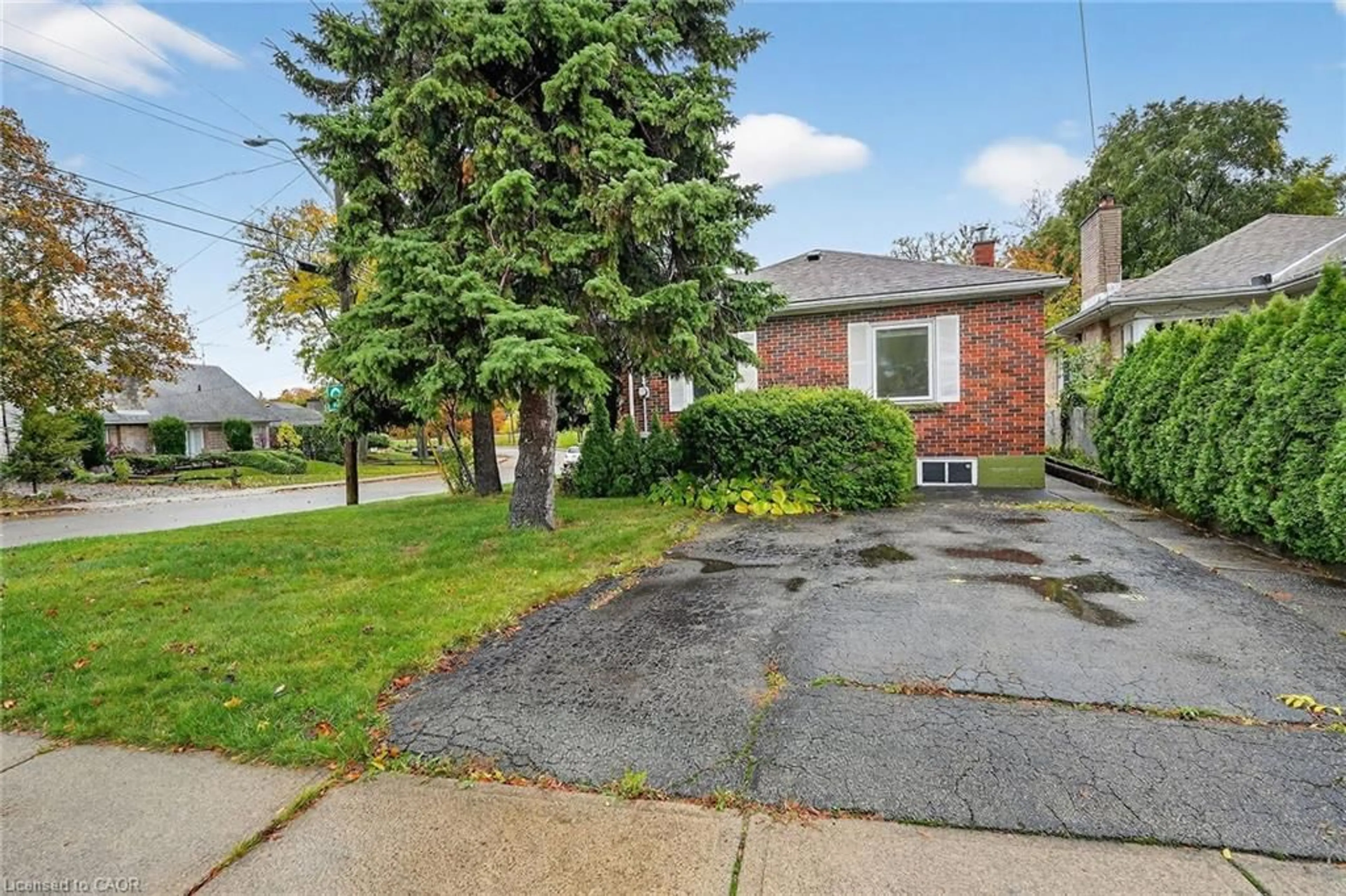 Patio, street for 292 Glenholme Ave, Hamilton Ontario L8K 3M3
