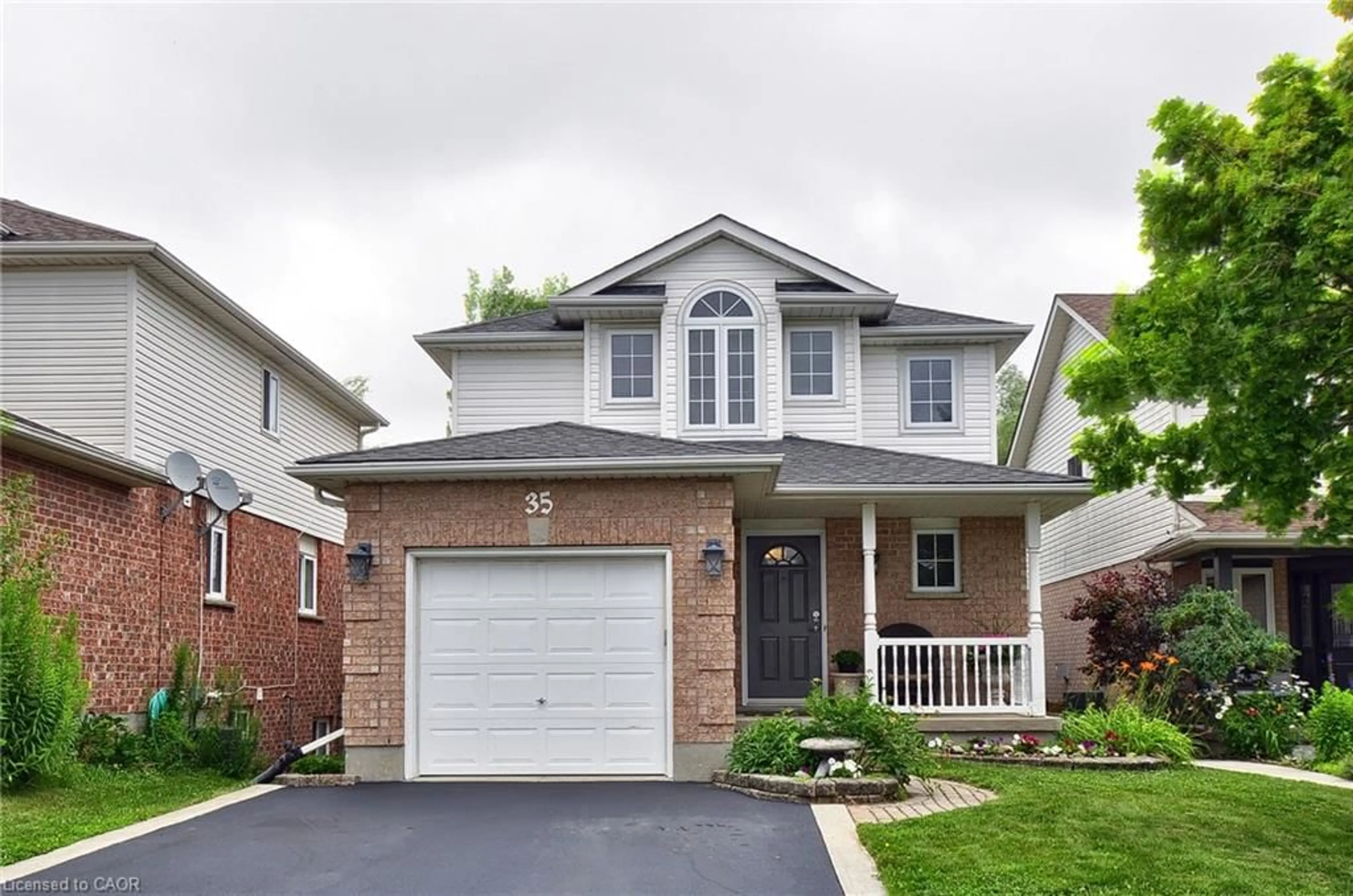 Home with brick exterior material, street for 35 Haddaway Crt, Cambridge Ontario N1T 1X5