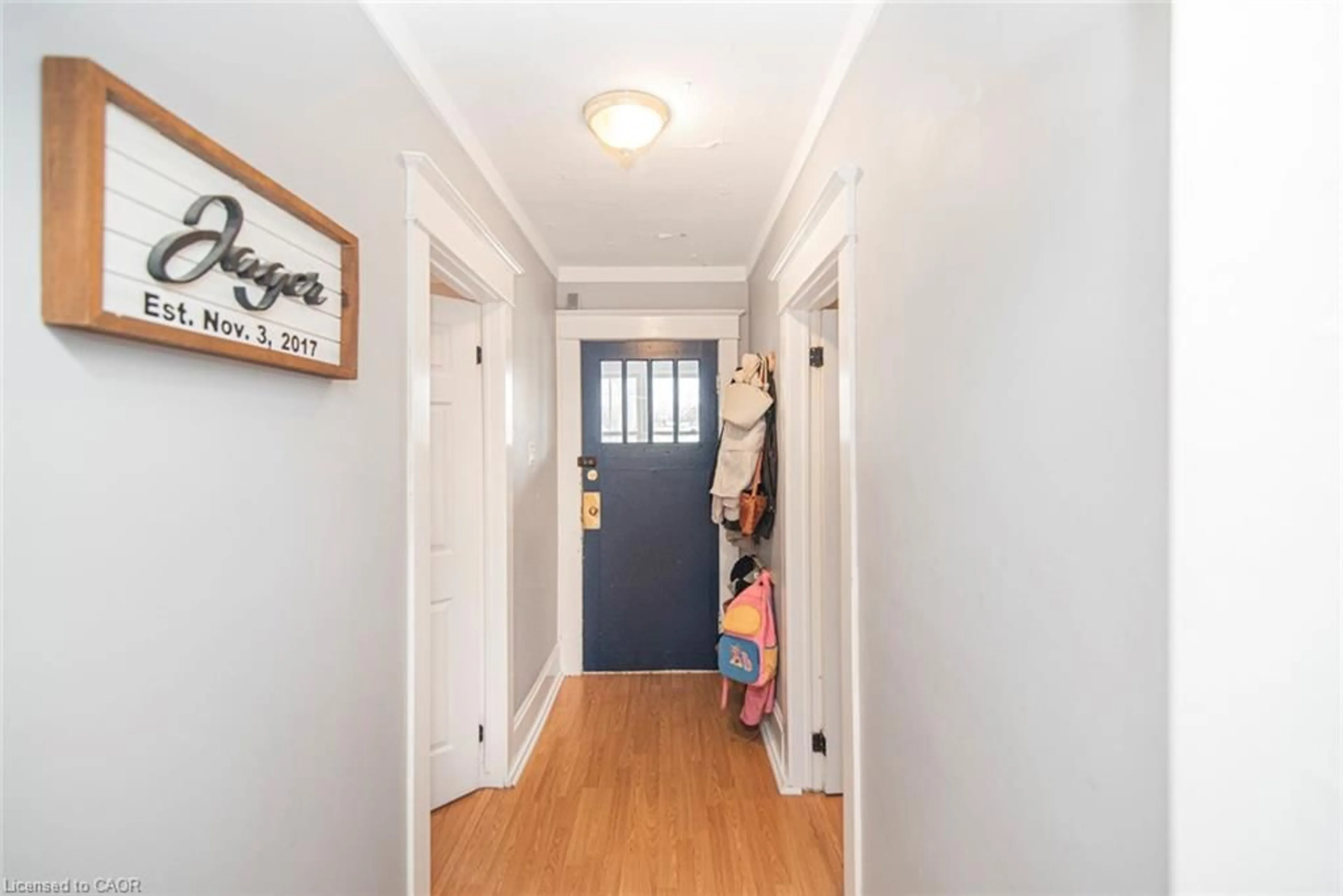 Indoor entryway for 116 Carlton St, St. Catharines Ontario L2R 1R3