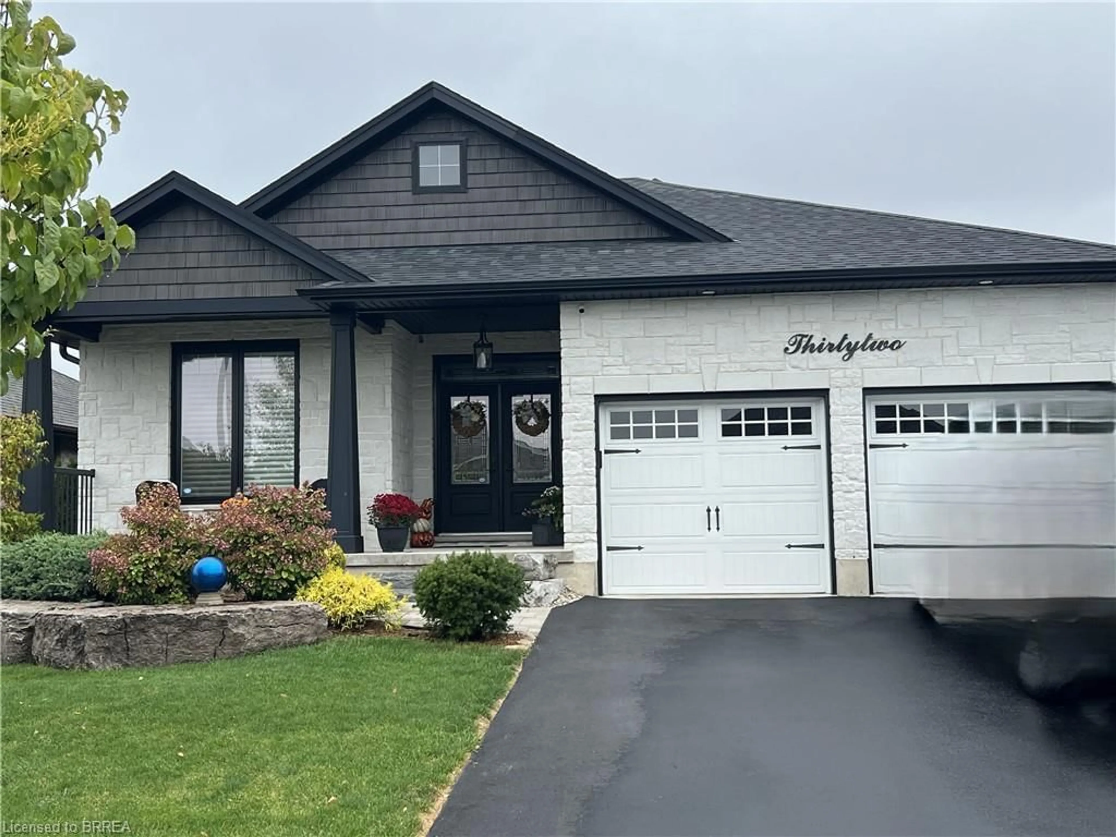 Home with vinyl exterior material, unknown for 32 Patten Dr, St. George Ontario N0E 1N0