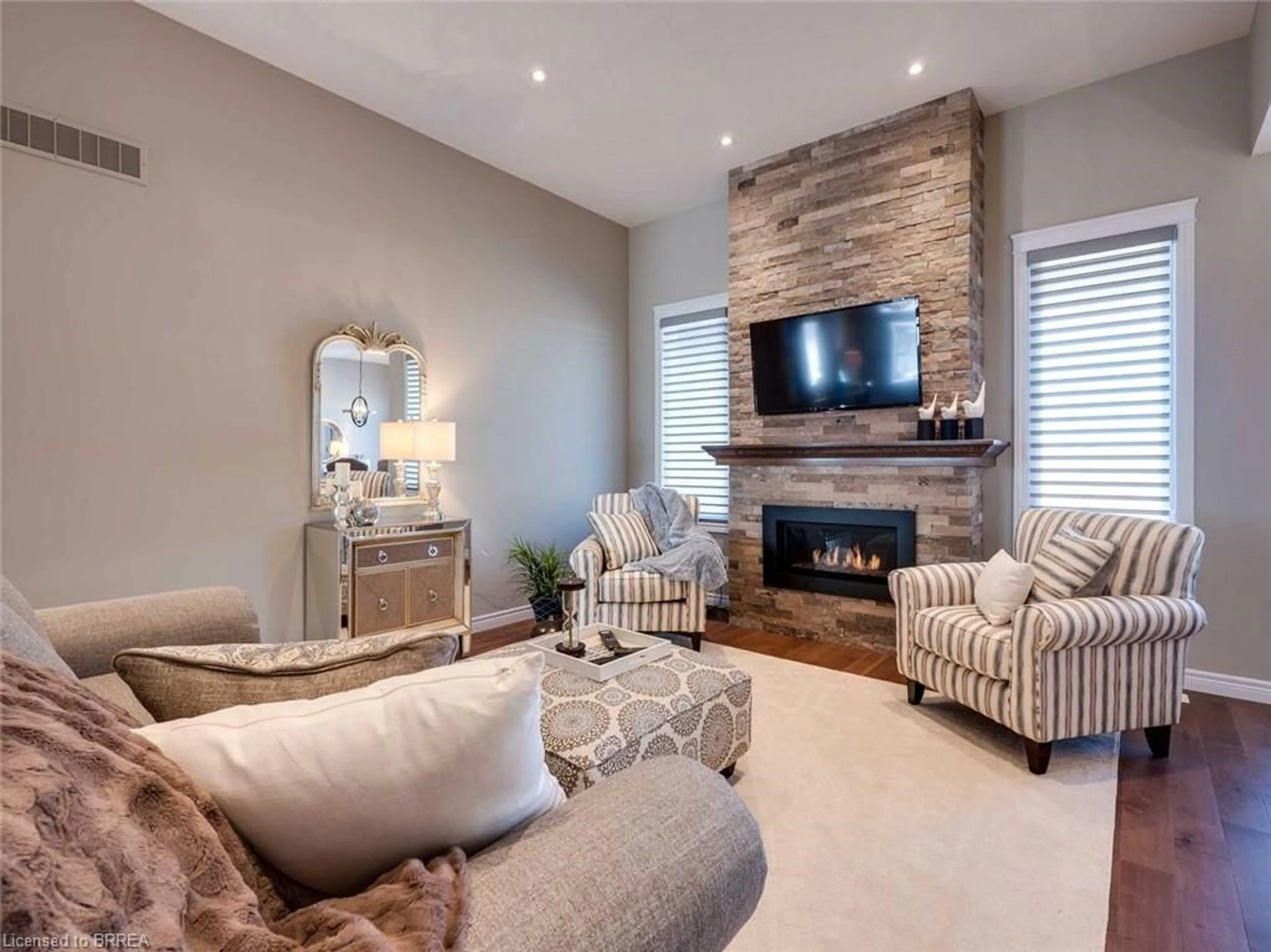 Living room with furniture, unknown for 32 Patten Dr, St. George Ontario N0E 1N0