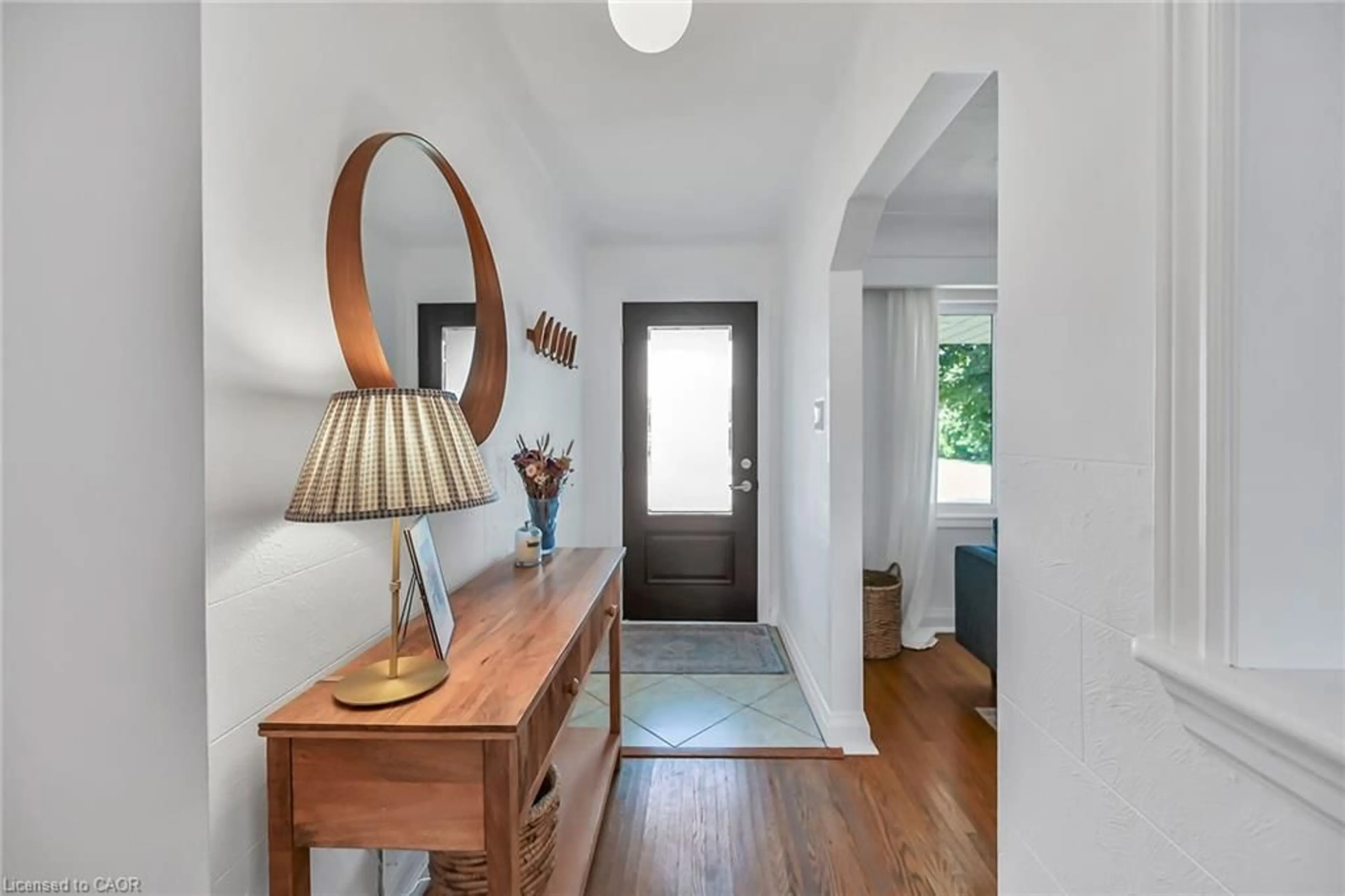 Indoor entryway for 181 West 18th St, Hamilton Ontario L9C 4G7