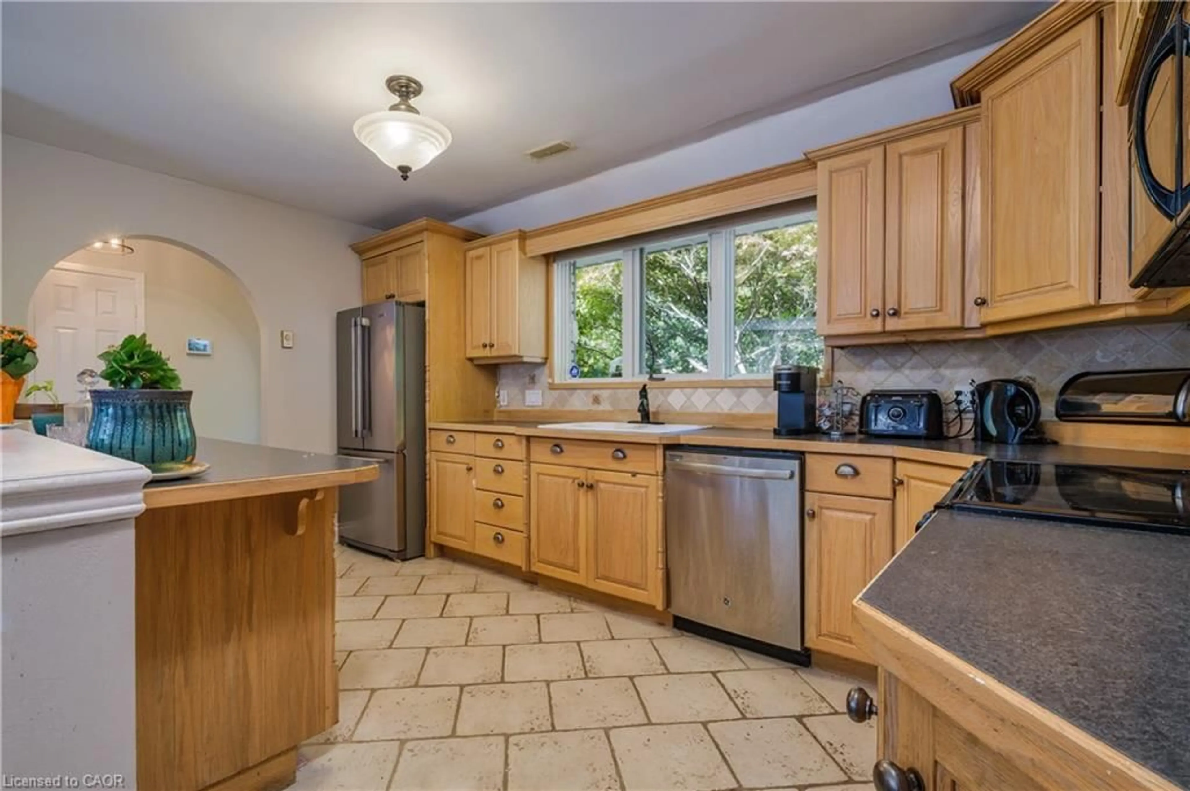 Standard kitchen, ceramic/tile floor for 18 Lynndale Rd, Simcoe Ontario N3Y 1Z8
