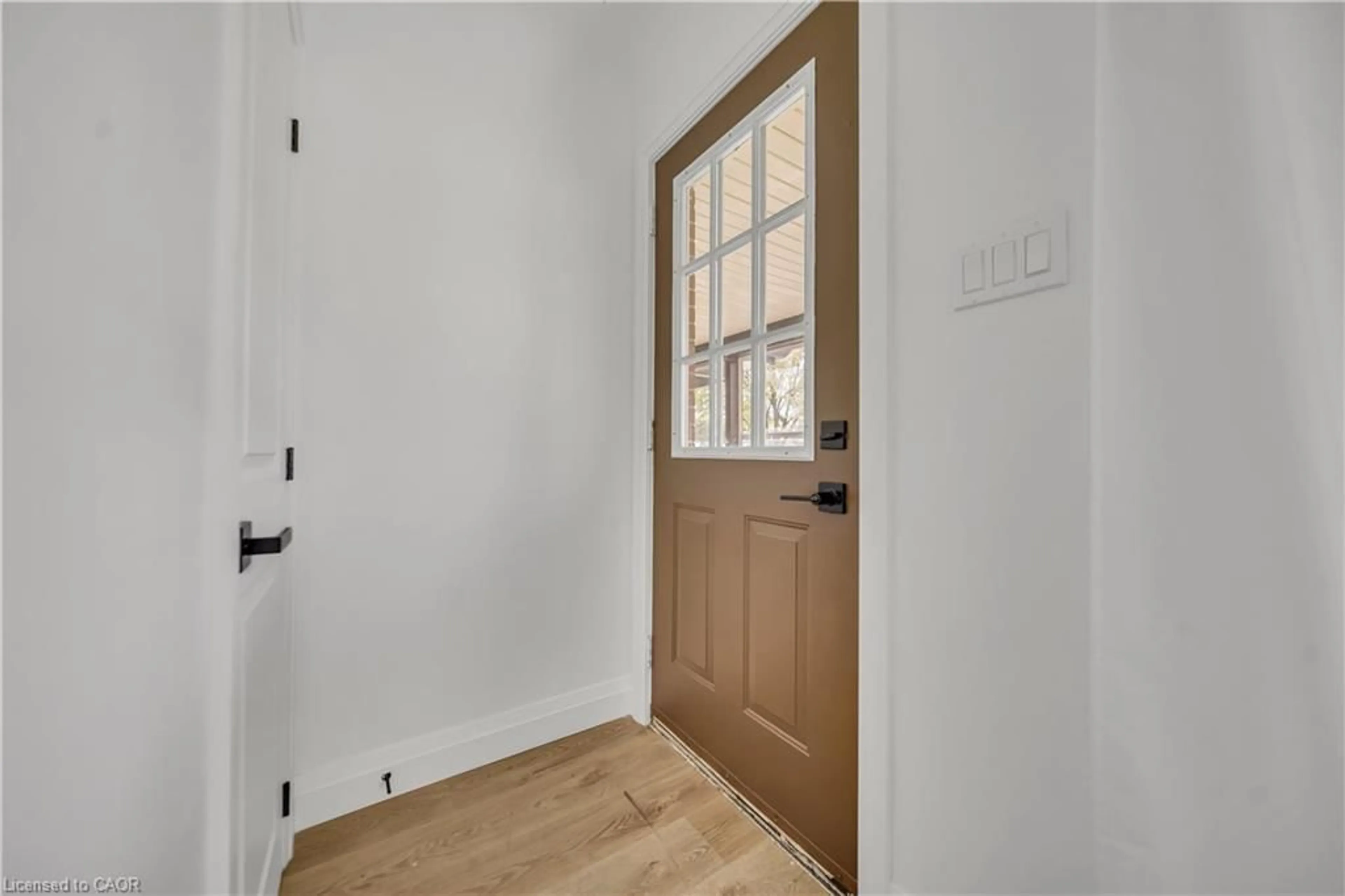 Indoor entryway for 1717 Severn Ave, Cambridge Ontario N3H 2R6