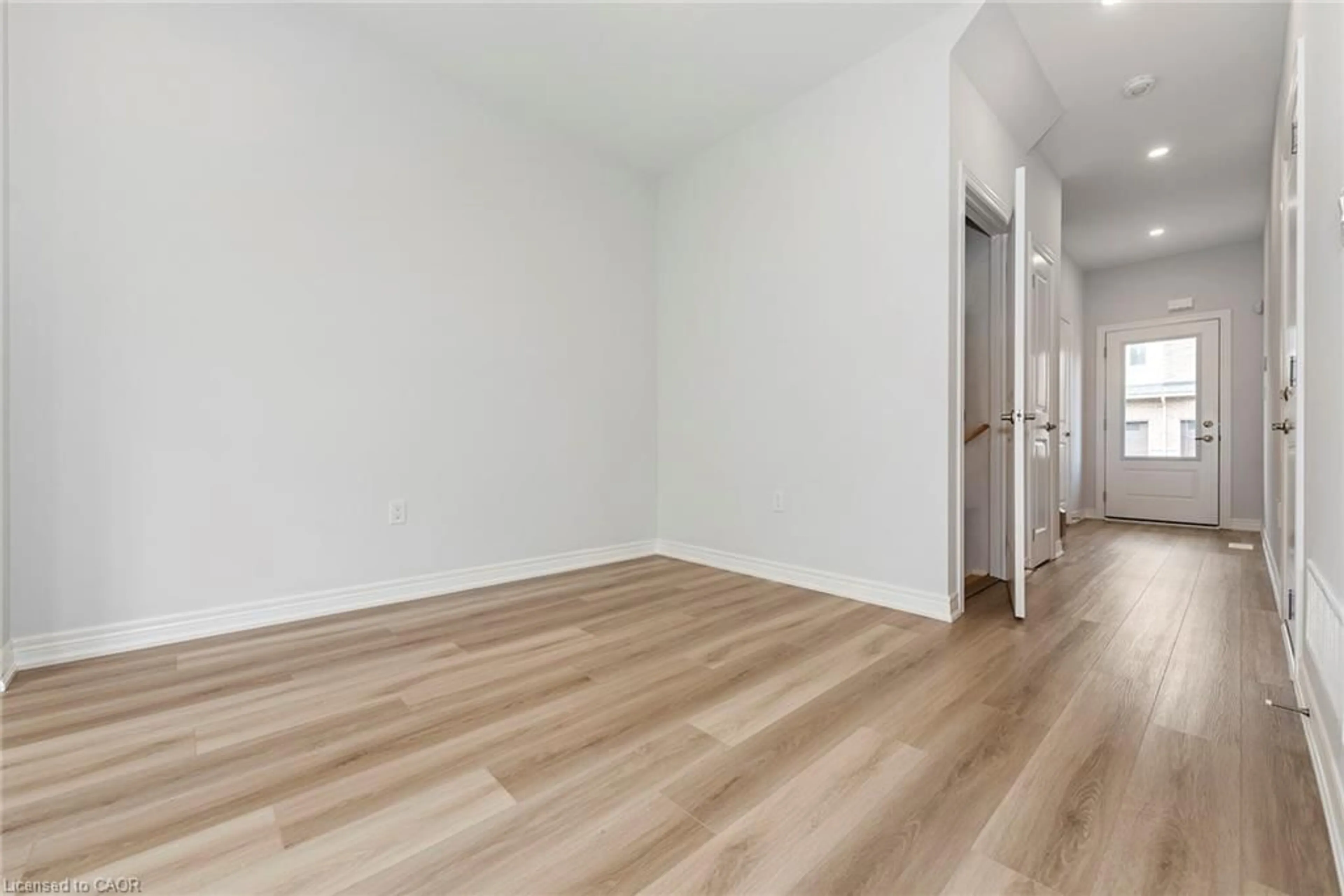 A pic of a room for 205 Thames Way #28, Hamilton Ontario L0R 1W0