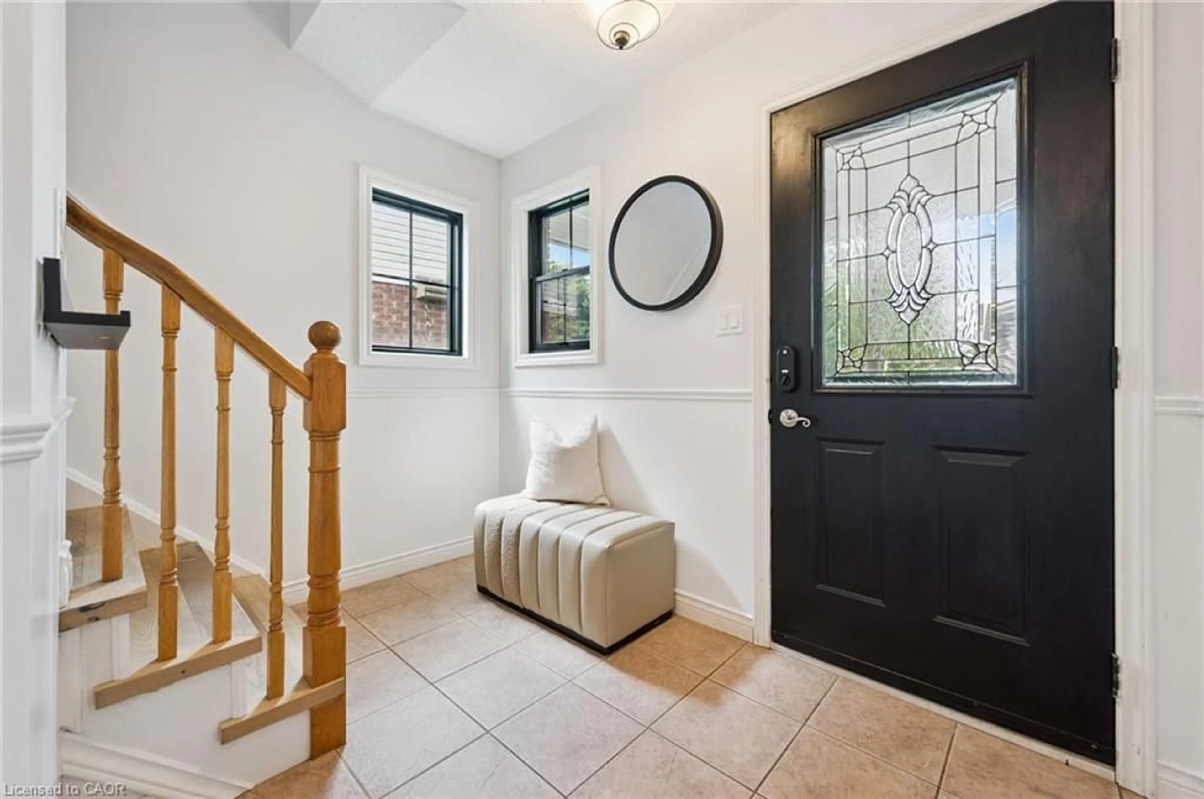 Indoor entryway for 313 Millburn Blvd, Fergus Ontario N1M 3S3