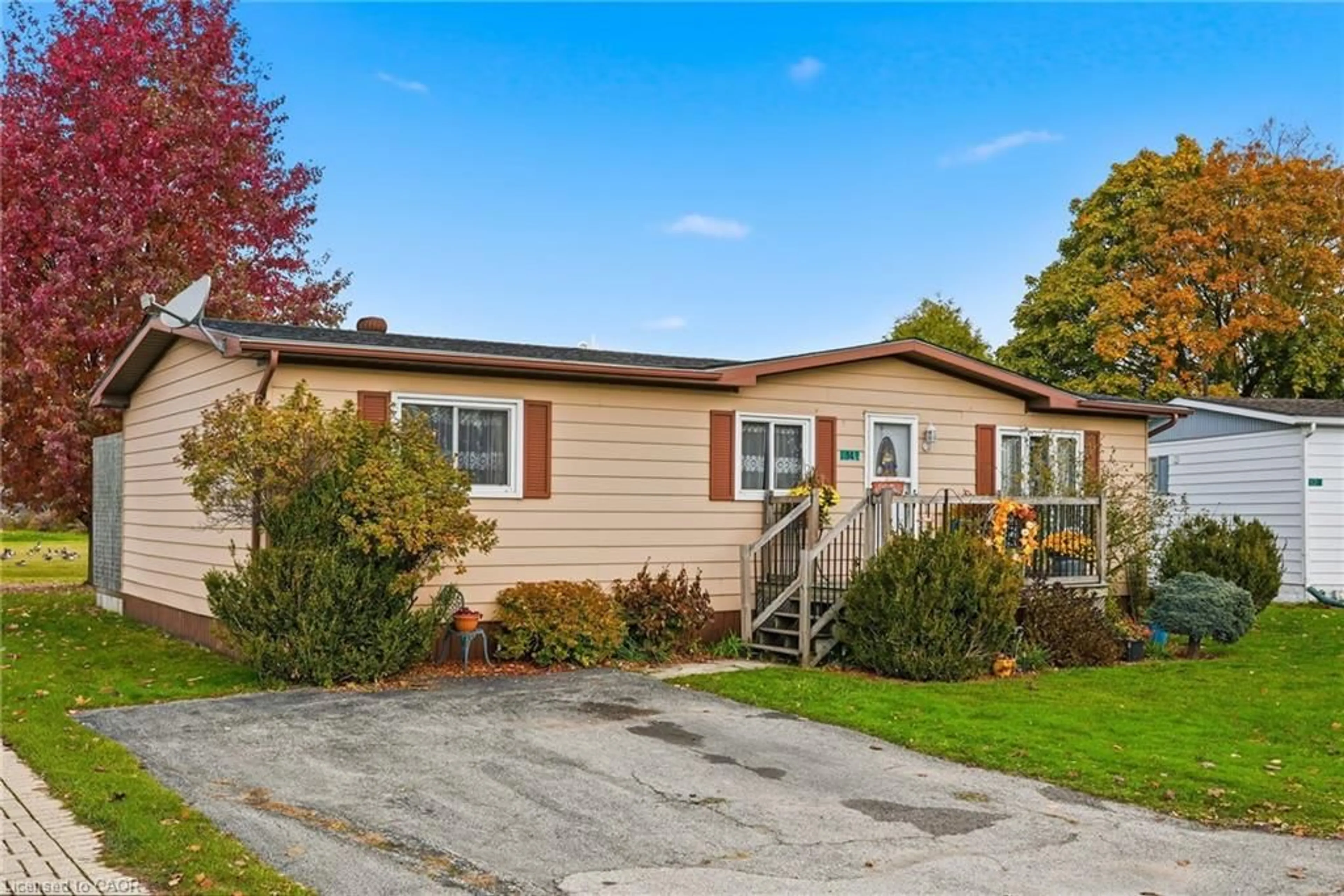 Home with vinyl exterior material, street for 14 Fairview Cres, Listowel Ontario N4W 3G8