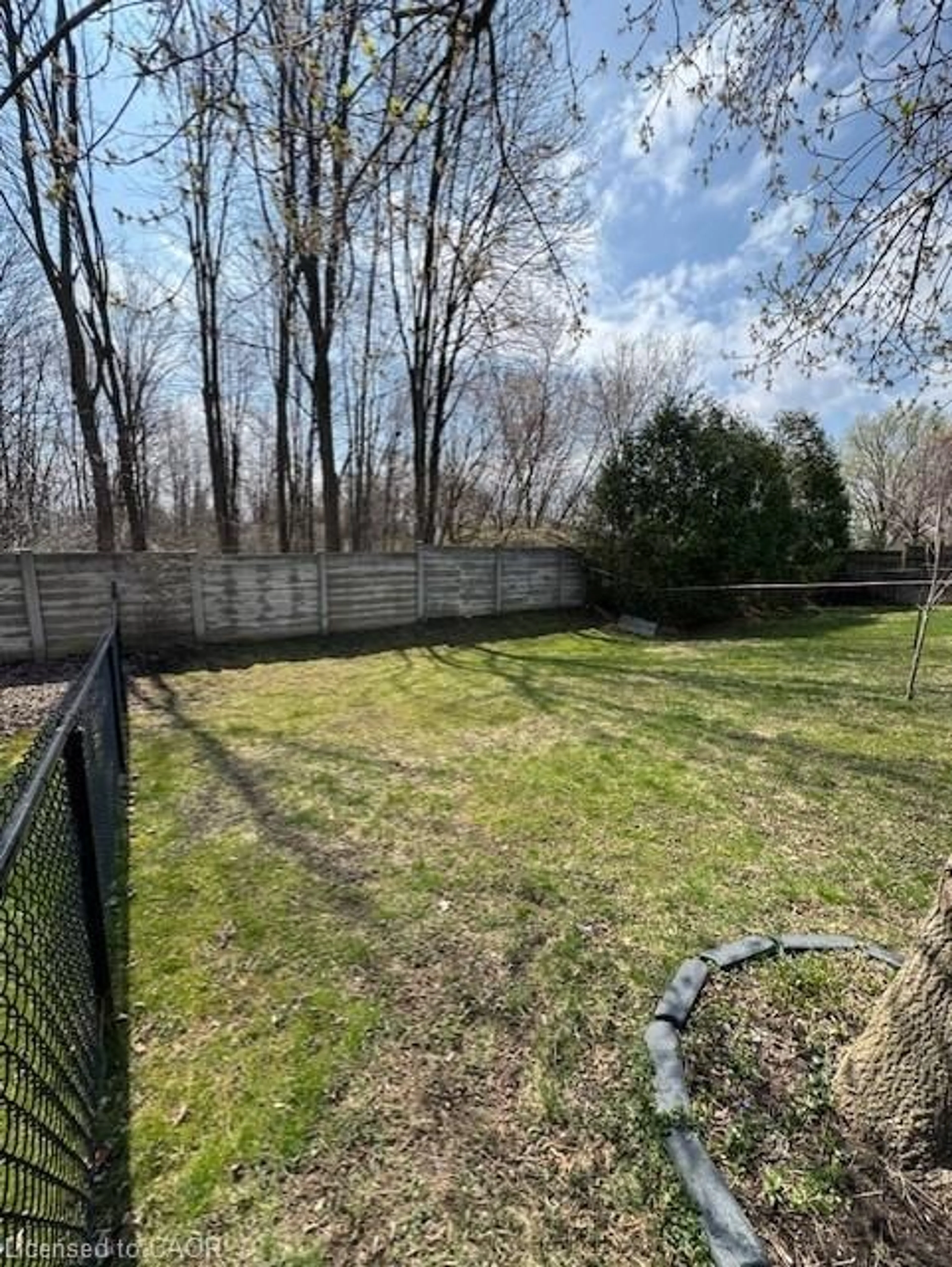 Unknown for 8 Digby Crt, Brantford Ontario N3P 2A6