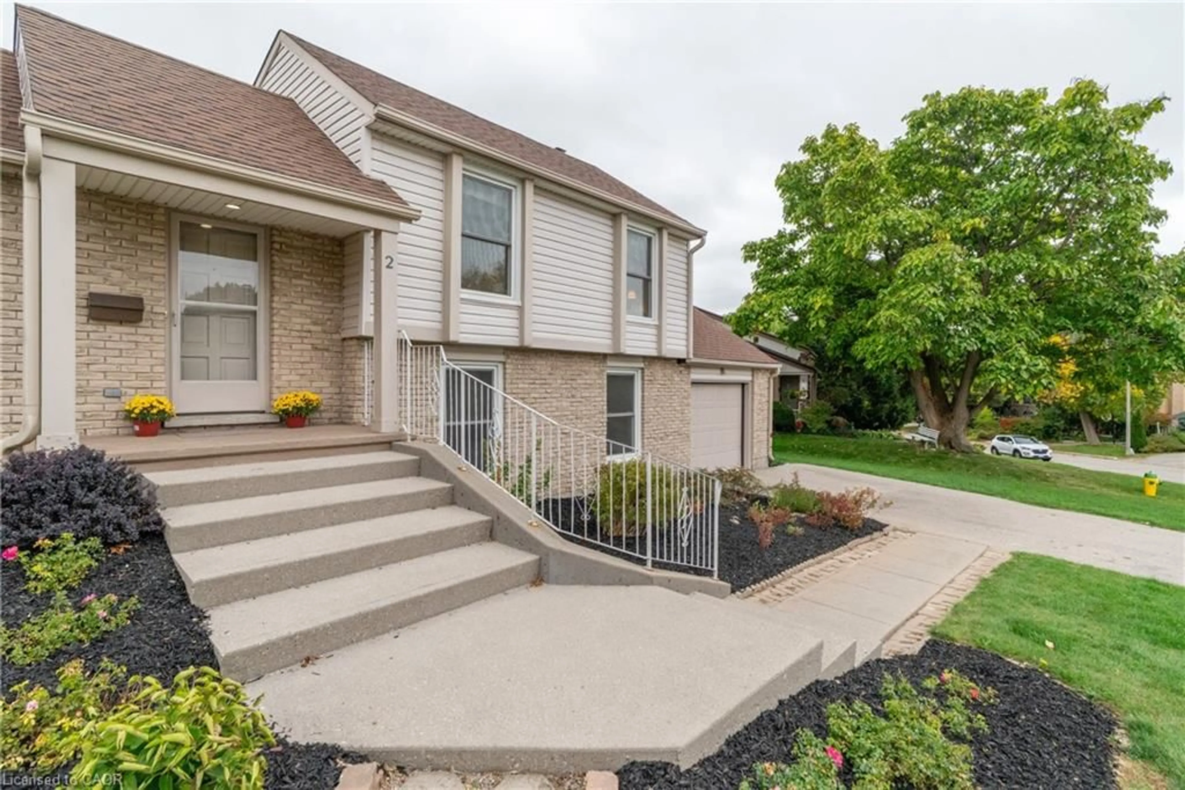 Unknown for 2 Lisa Lane, Guelph Ontario N1H 7H7